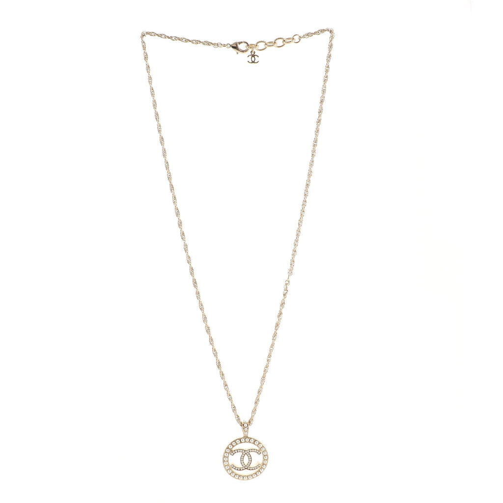 CC Round Pendant Necklace Metal with Faux Pearls