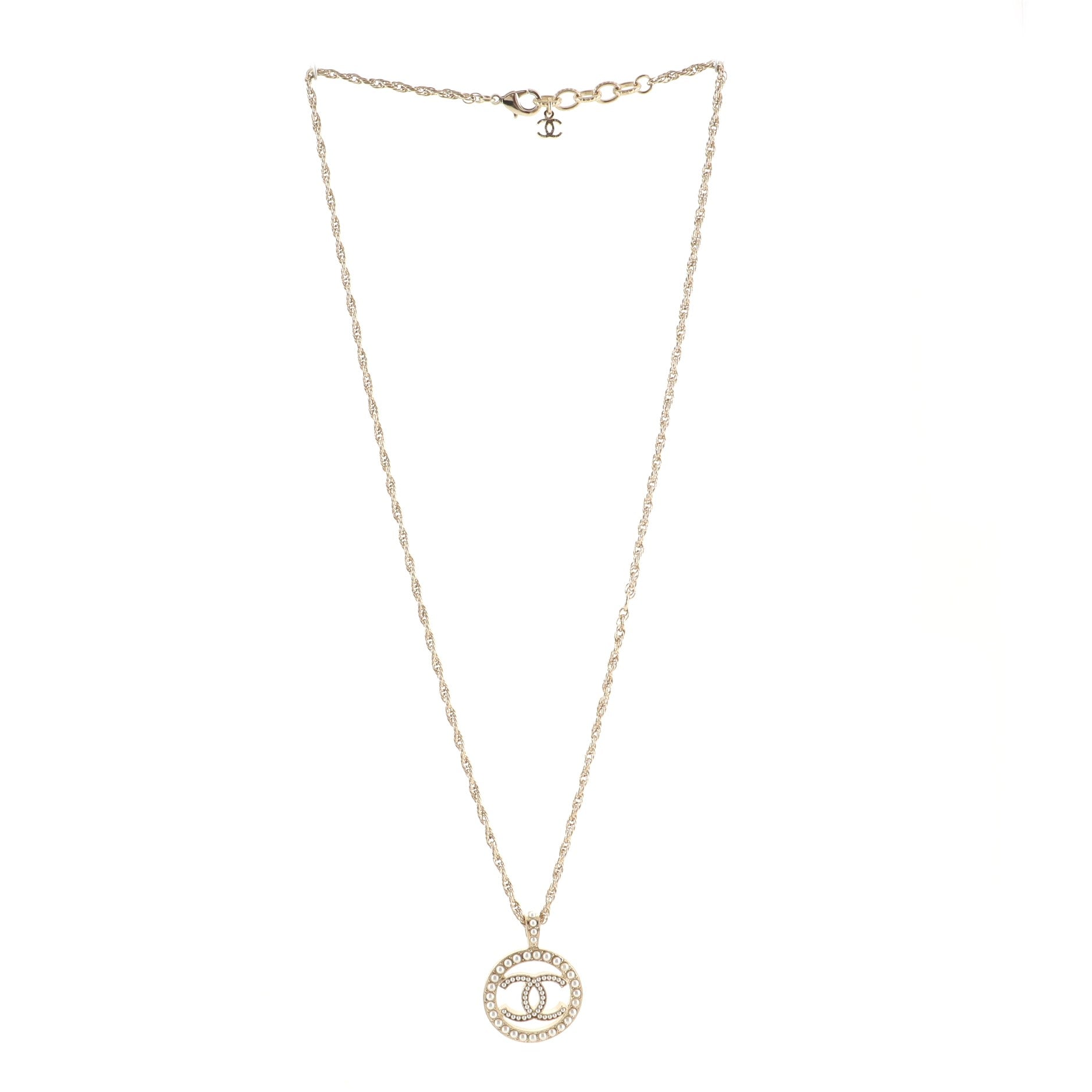 CC Round Pendant Necklace Metal with Faux Pearls