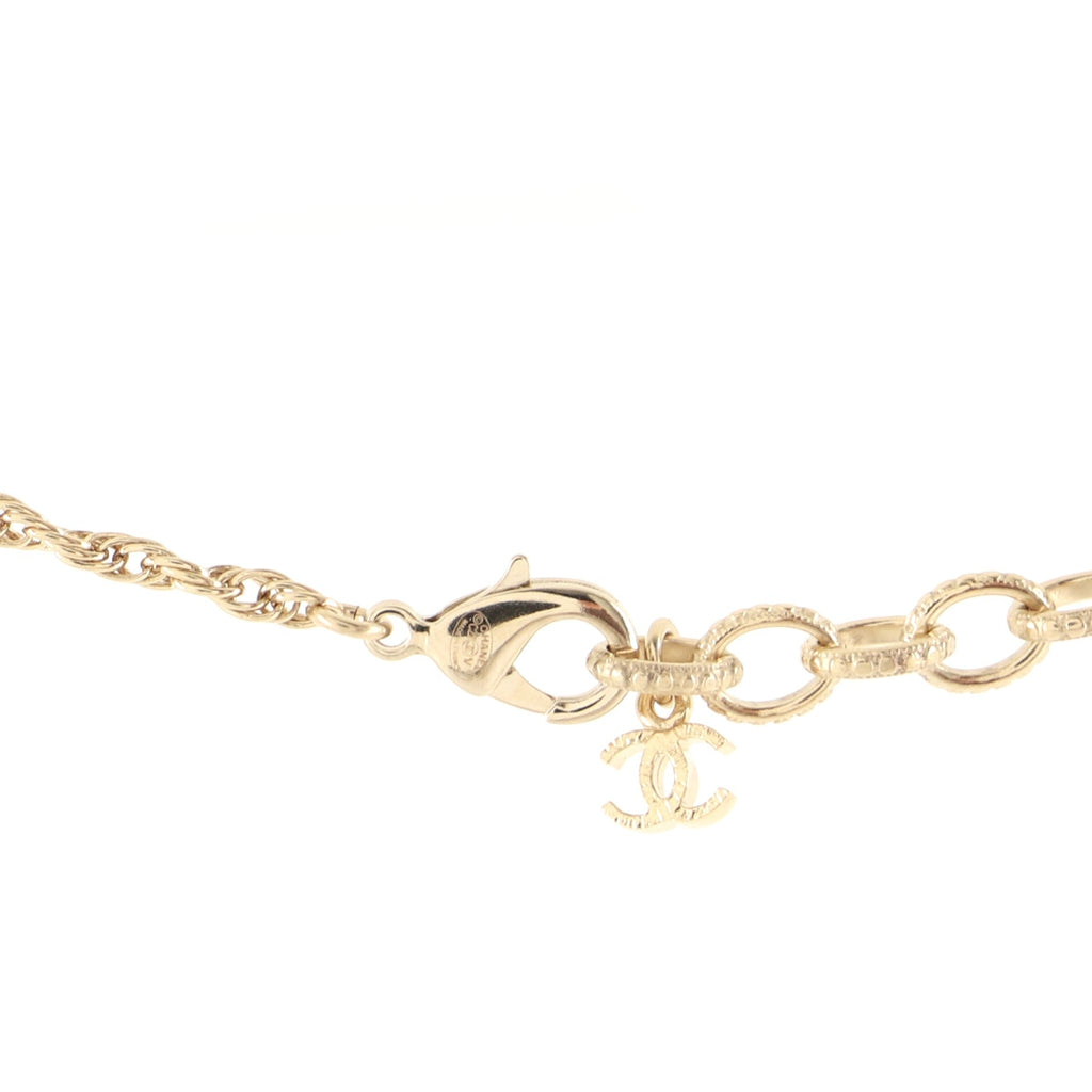 CC Round Pendant Necklace Metal with Faux Pearls