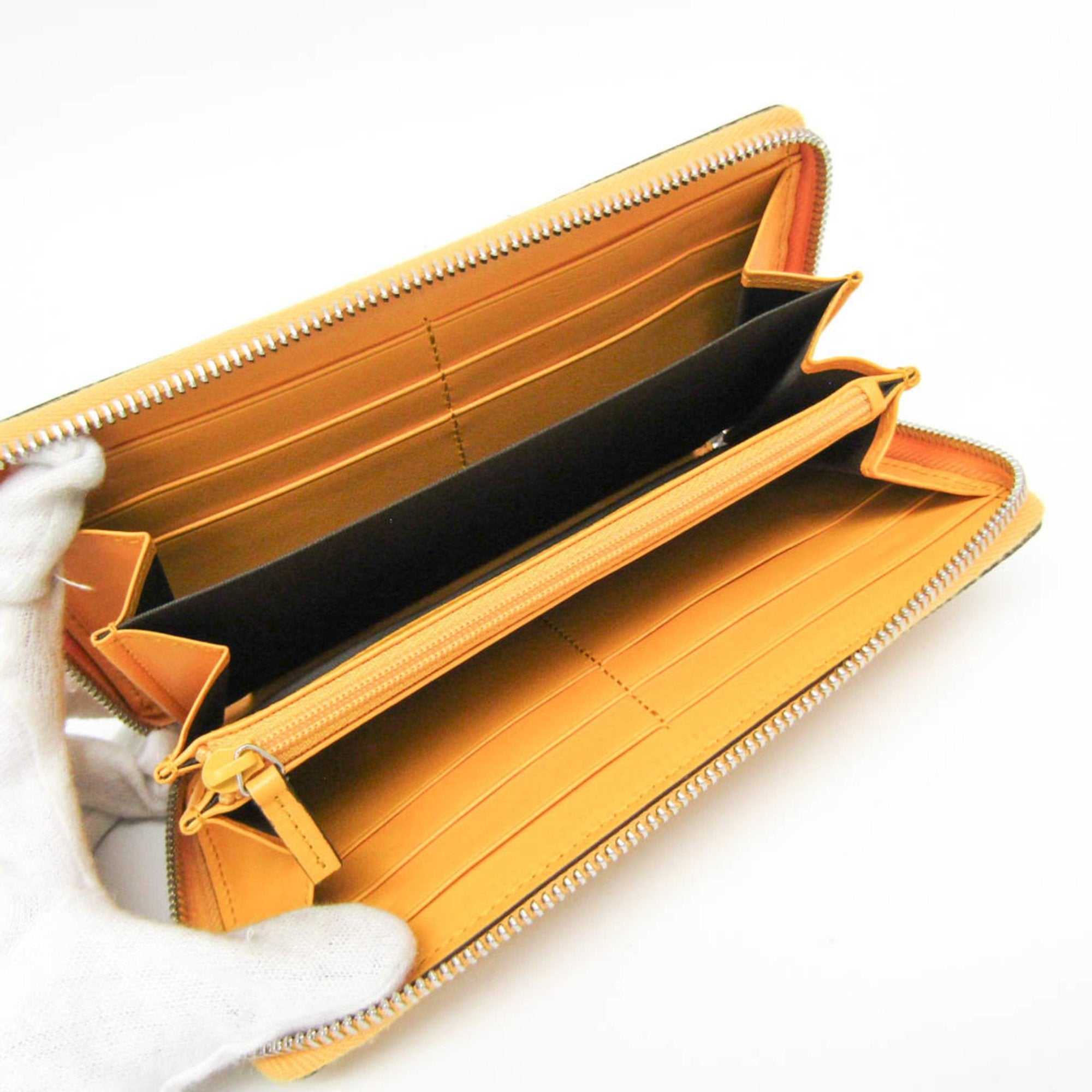 Gucci GG emboss�