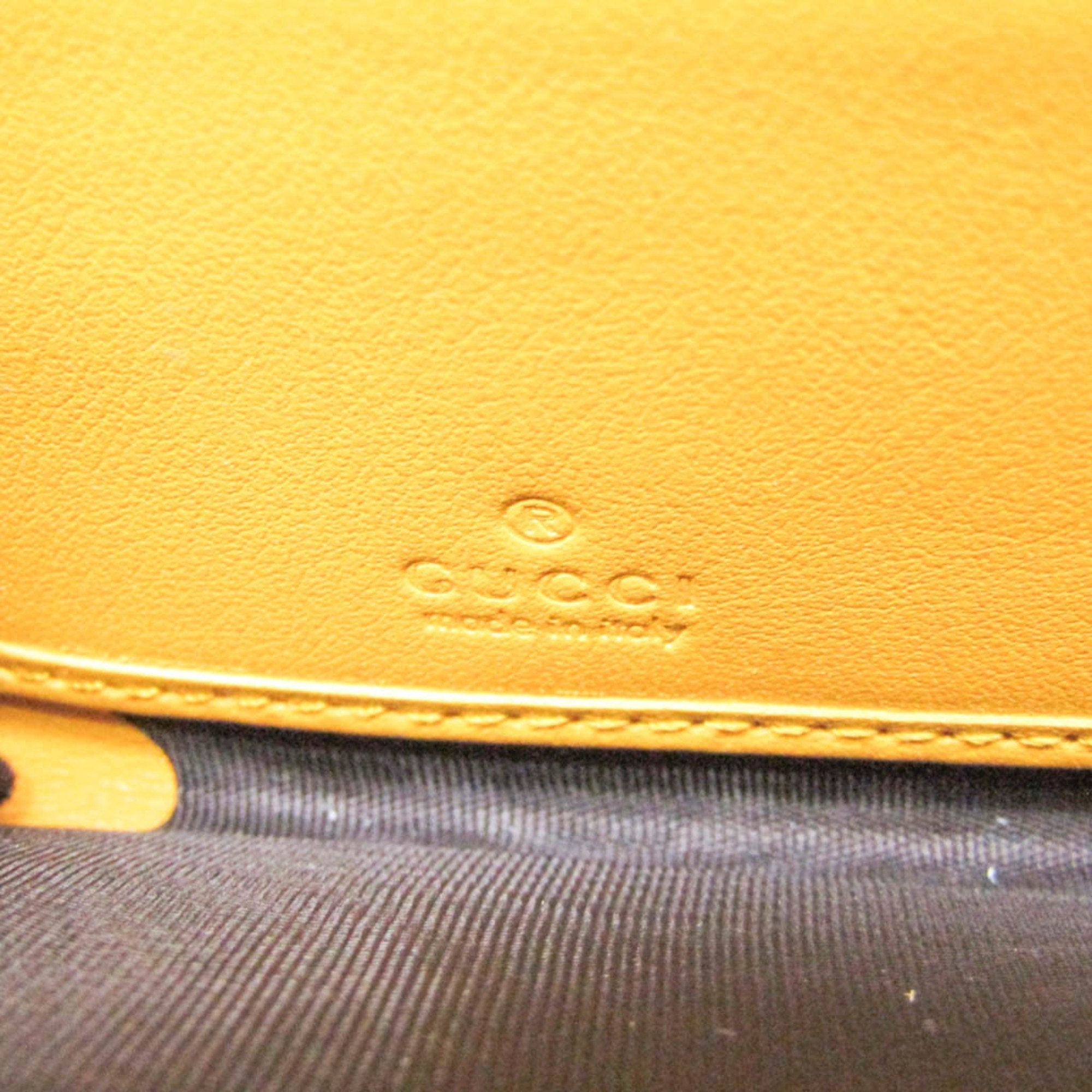 Gucci GG emboss�