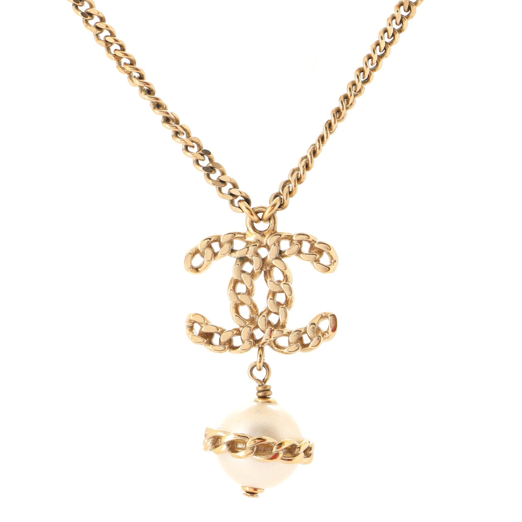 CC Pearl Drop Necklace Metal with Pearls