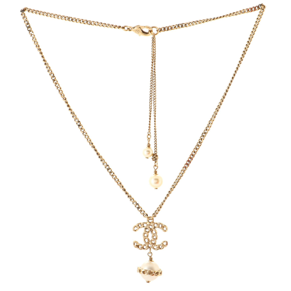 CC Pearl Drop Necklace Metal with Pearls