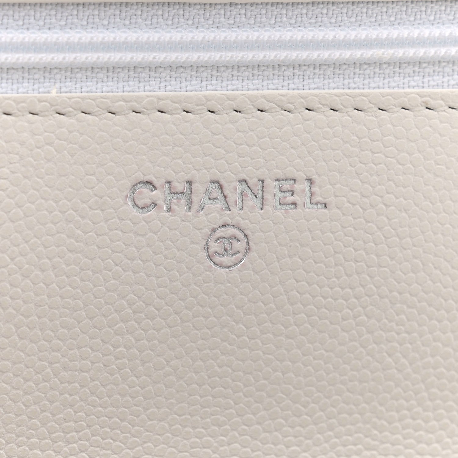 Caviar Quilted My Everything Wallet On Chain WOC White