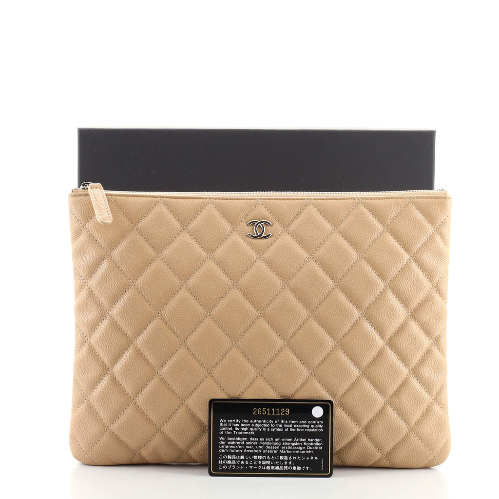 O Case Clutch Quilted Caviar Medium