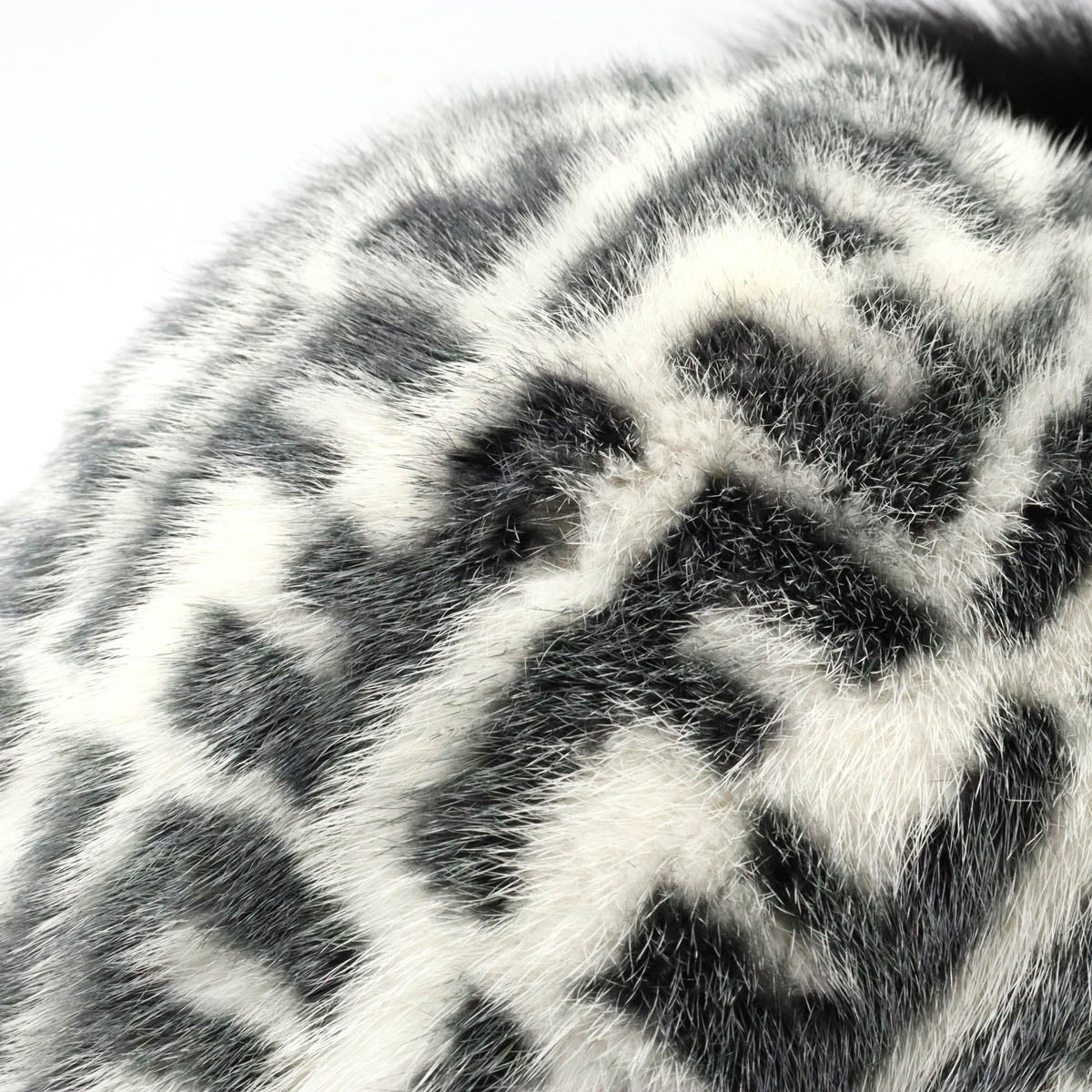 Fendi Mink Fox Fur Hat Black White FNX085