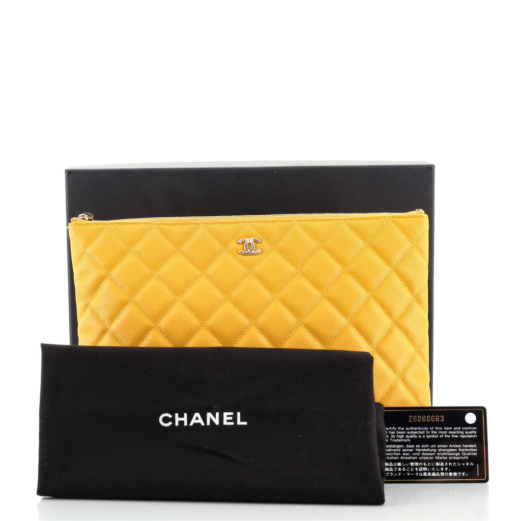 O Case Clutch Quilted Caviar Medium