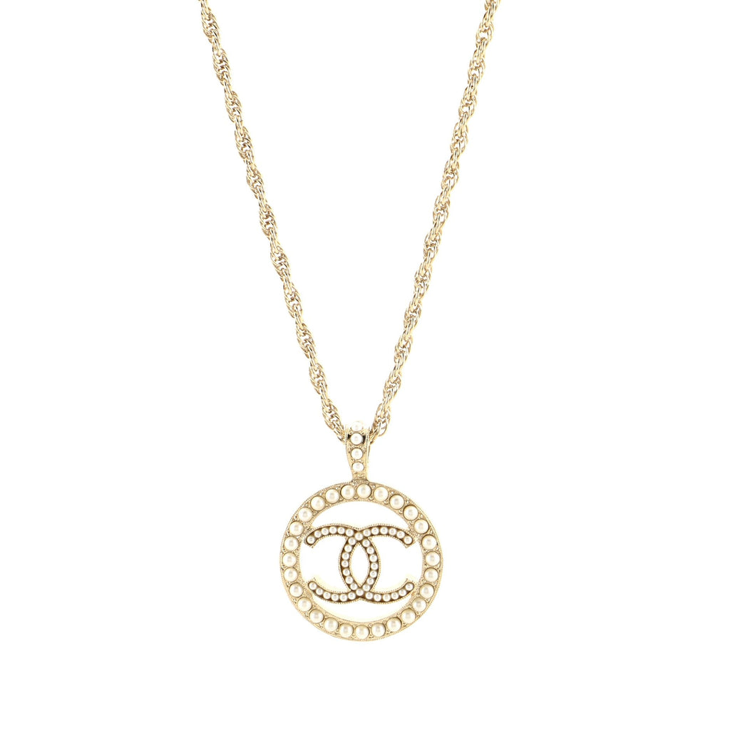 CC Round Pendant Necklace Metal with Faux Pearls
