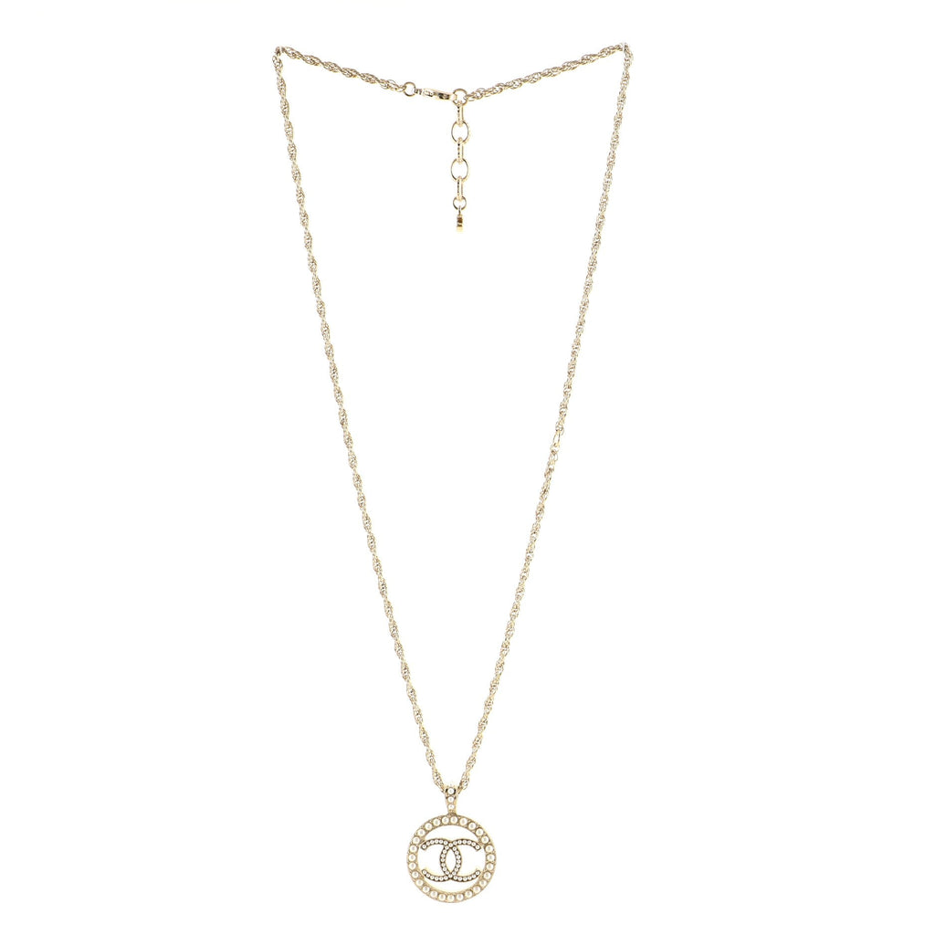 CC Round Pendant Necklace Metal with Faux Pearls