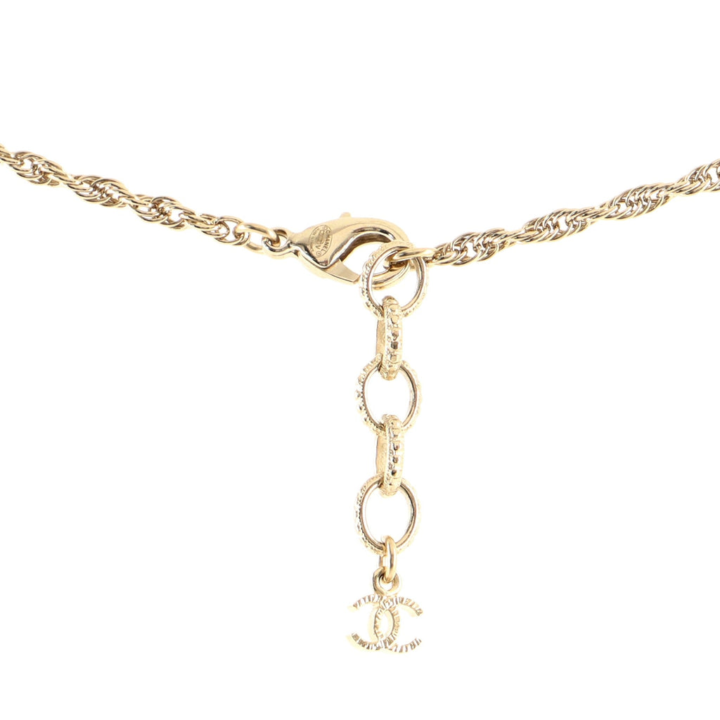 CC Round Pendant Necklace Metal with Faux Pearls