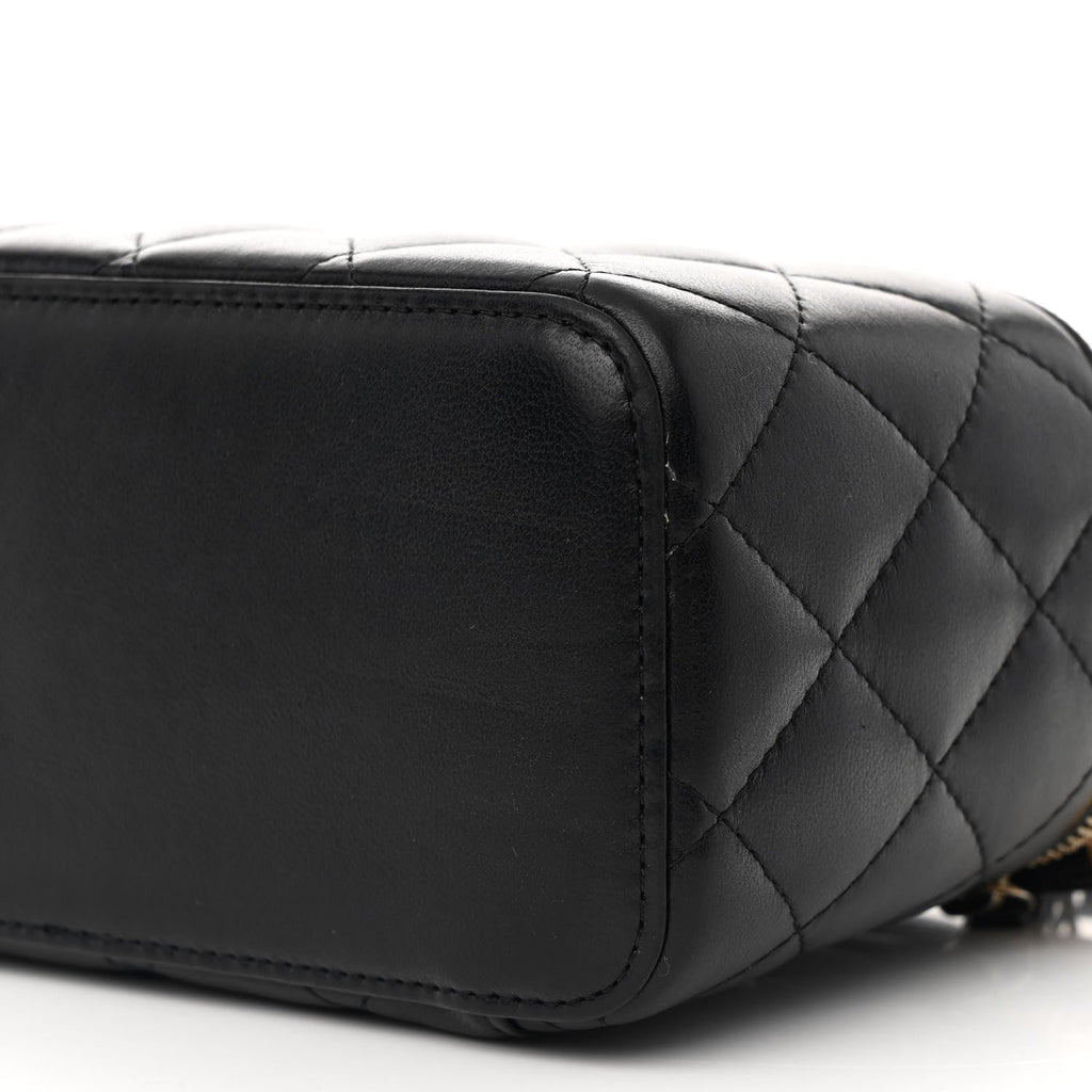 Lambskin Quilted Pearl Crush Small Vanity Case With Chain Black