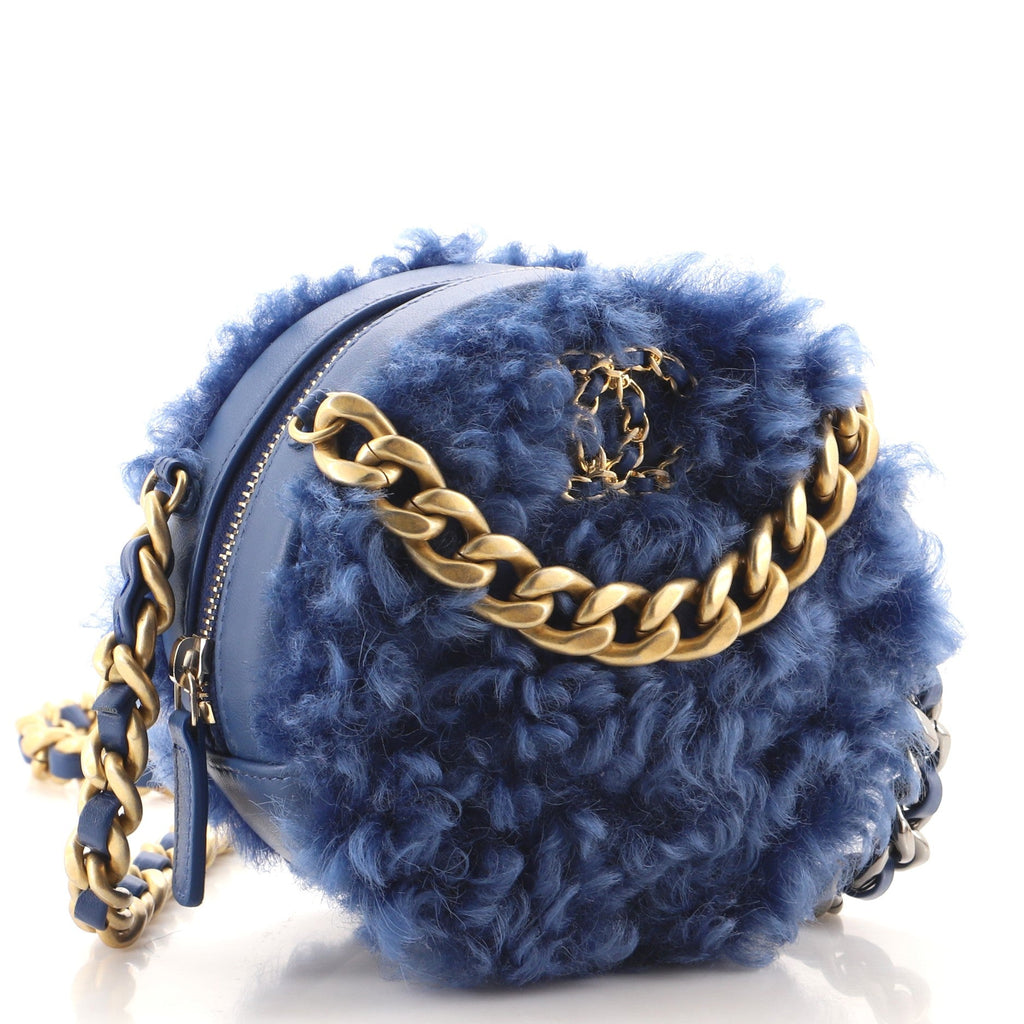 19 Round Clutch with Chain Quilted Shearling