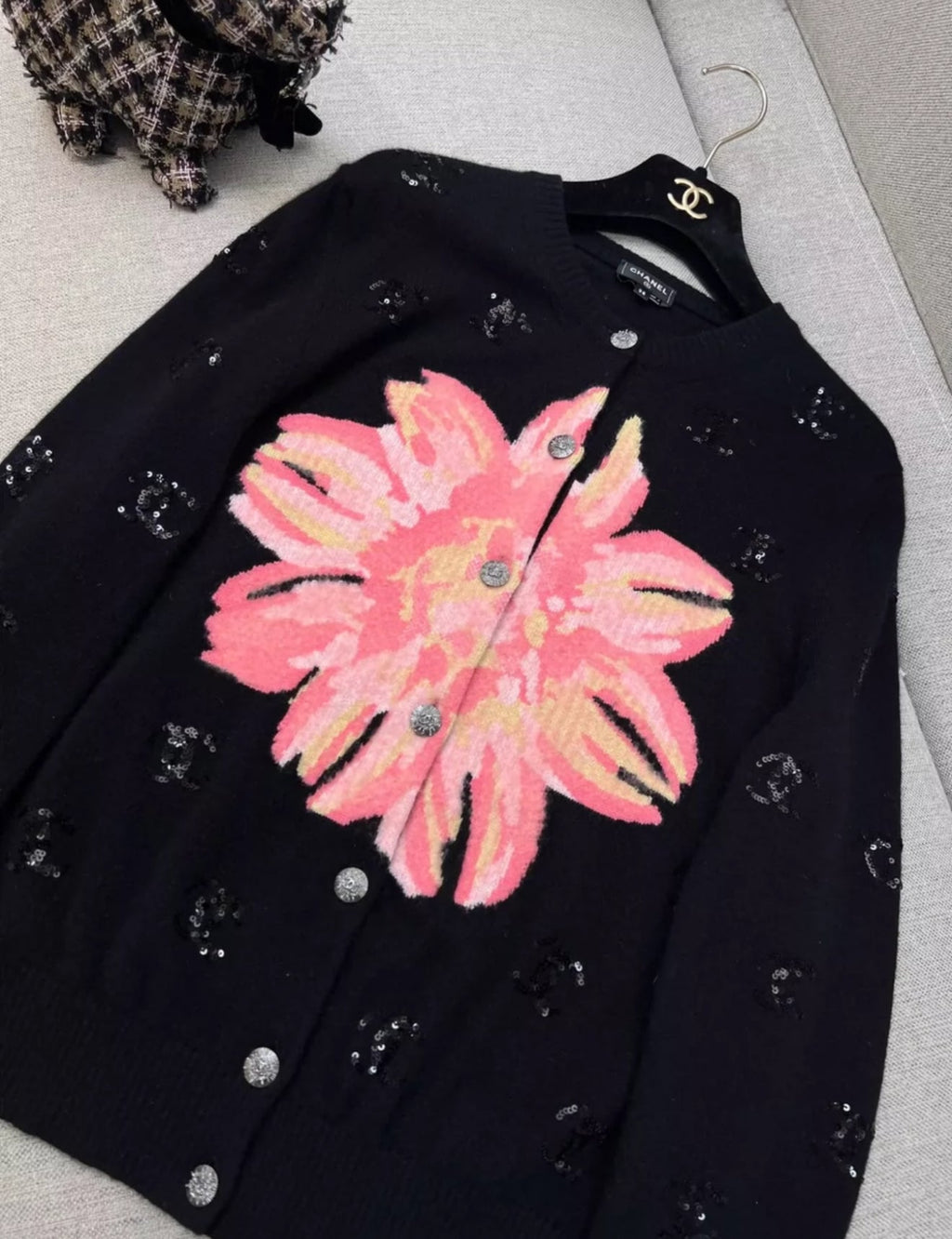 Chanel 24S black igan