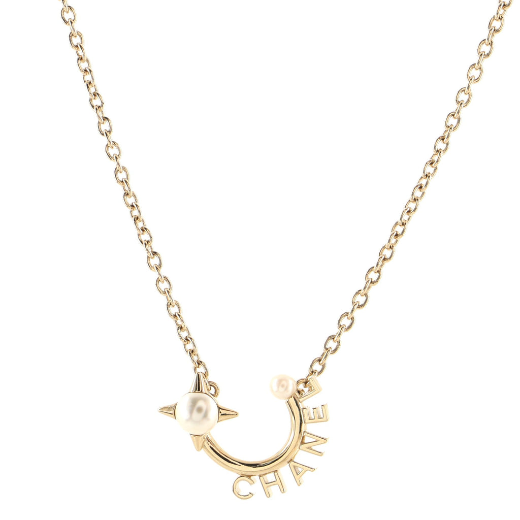 Logo Semicircle Pendant Short Necklace Metal with Faux Pearls