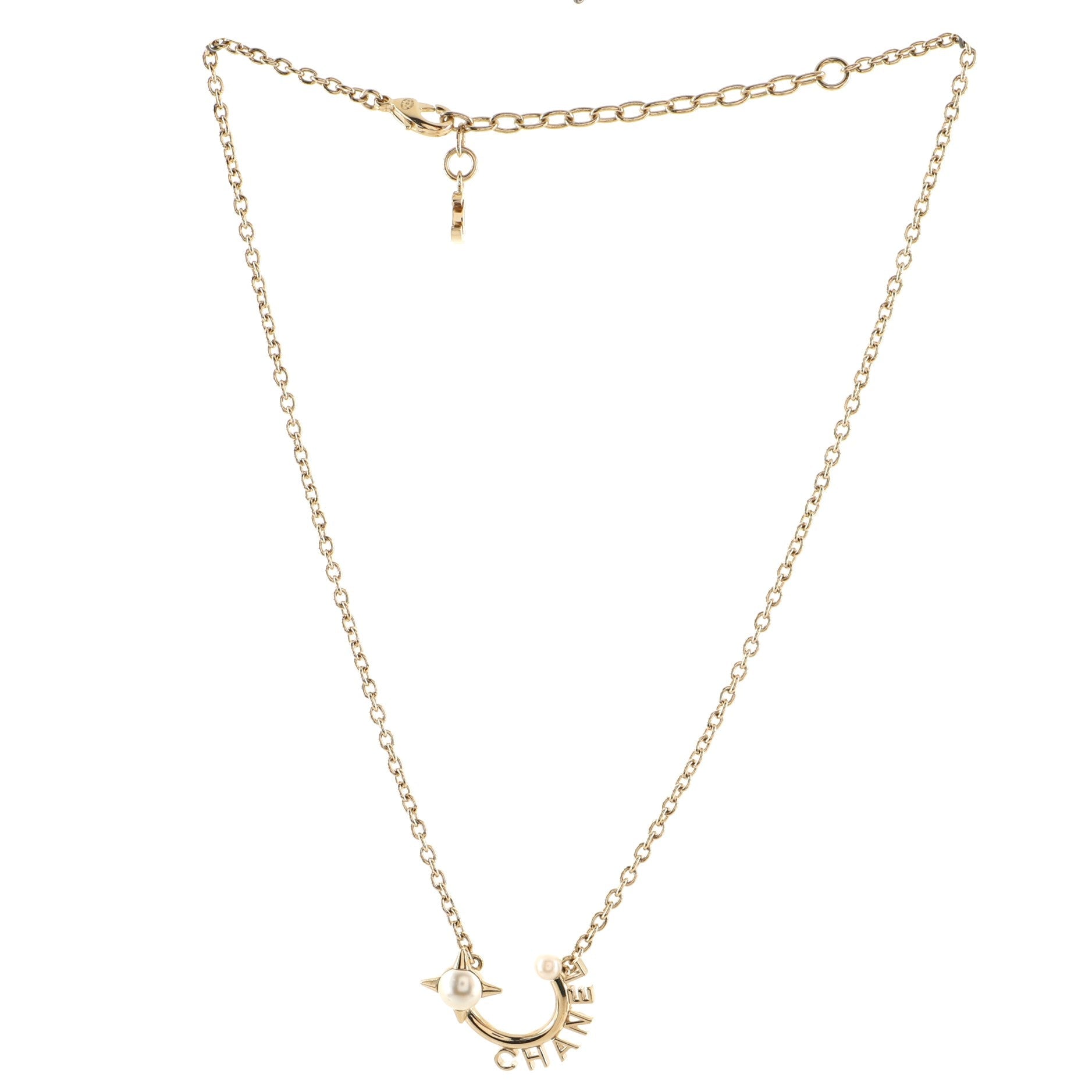Logo Semicircle Pendant Short Necklace Metal with Faux Pearls