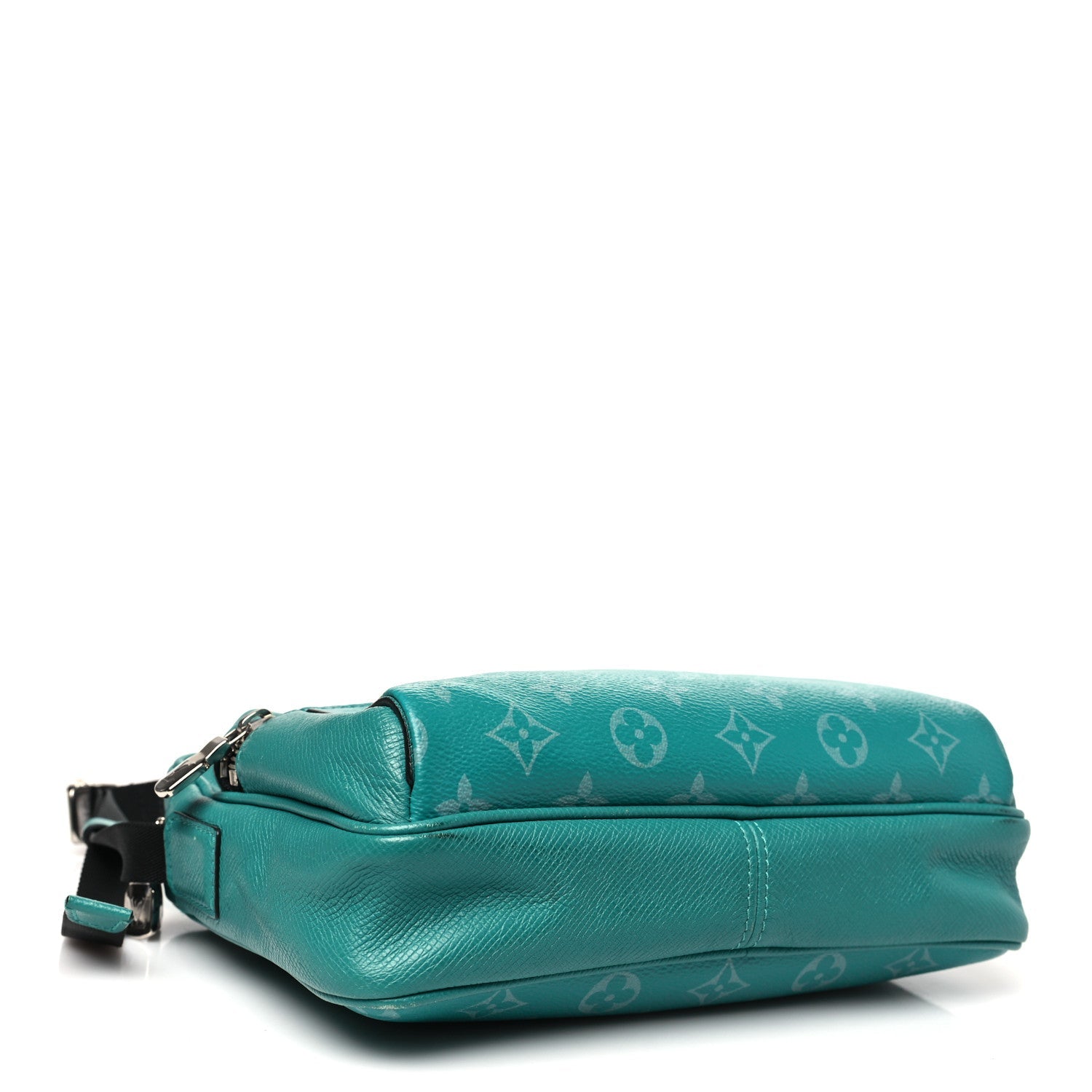 Taiga Monogram Outdoor Messenger Vert