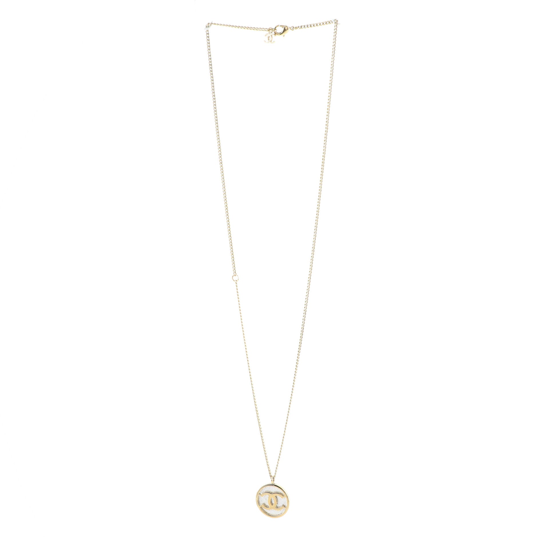 CC Mesh Round Pendant Necklace Metal