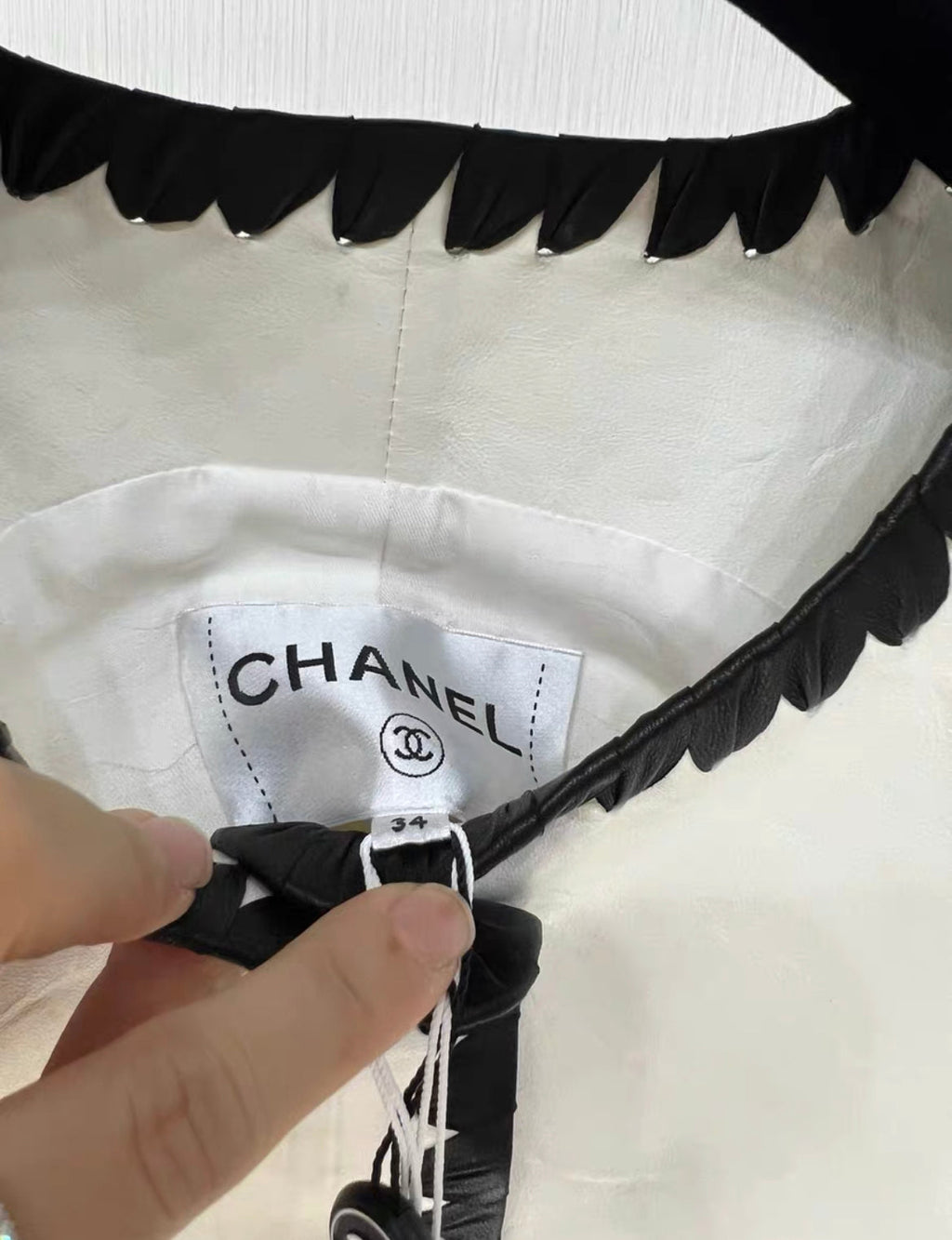 Chanel 21C four-pocket black and white woven leather vest size 34