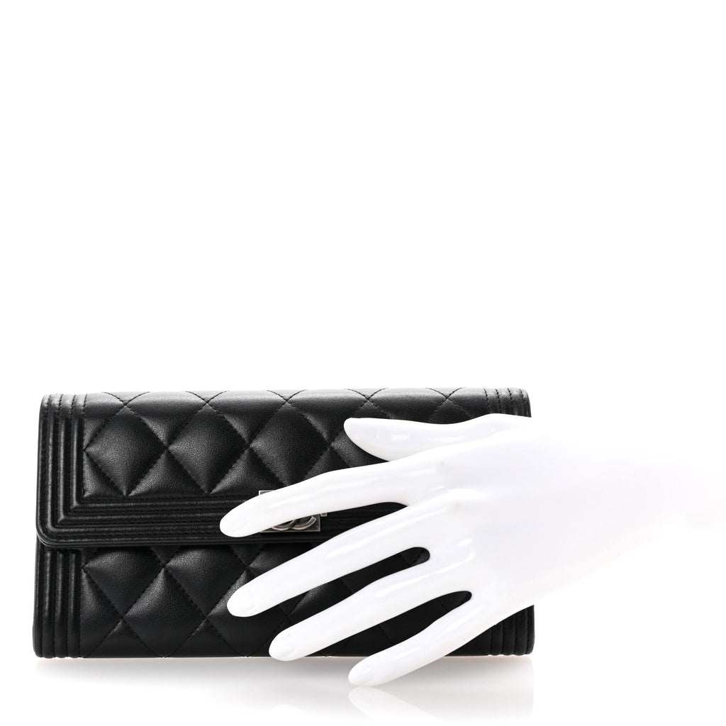 Caviar Quilted Large Boy Gusset Flap Wallet Black