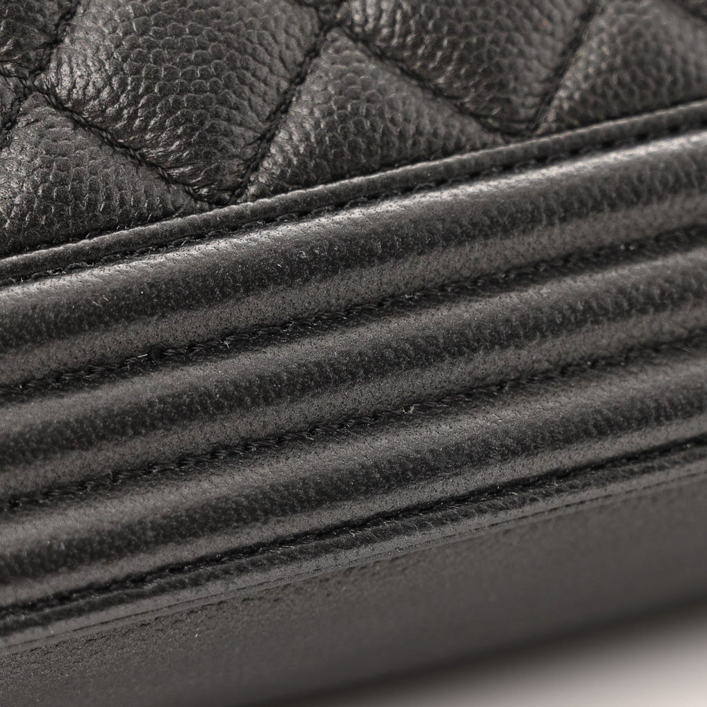Caviar Quilted Medium Boy Flap So Black