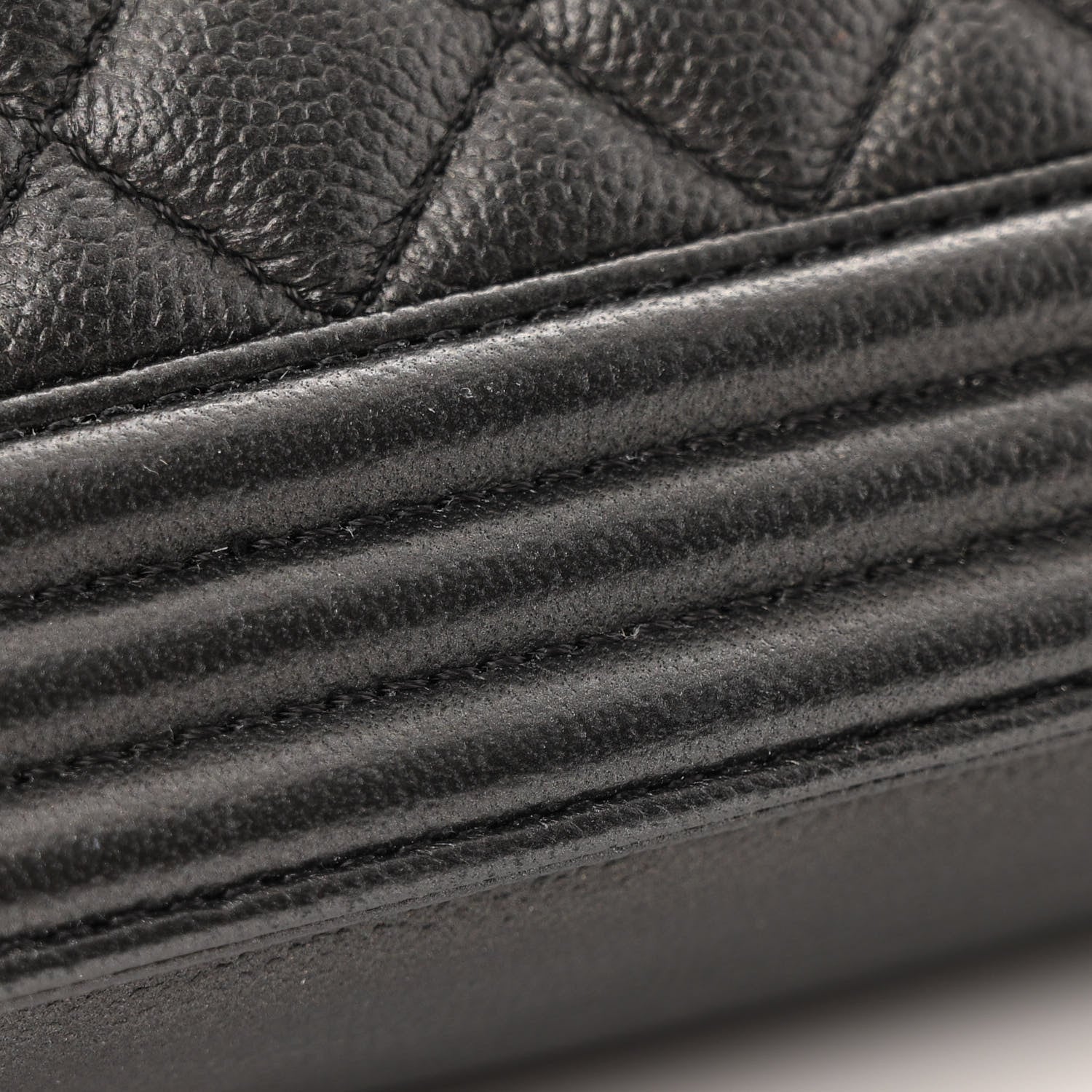 Caviar Quilted Medium Boy Flap So Black