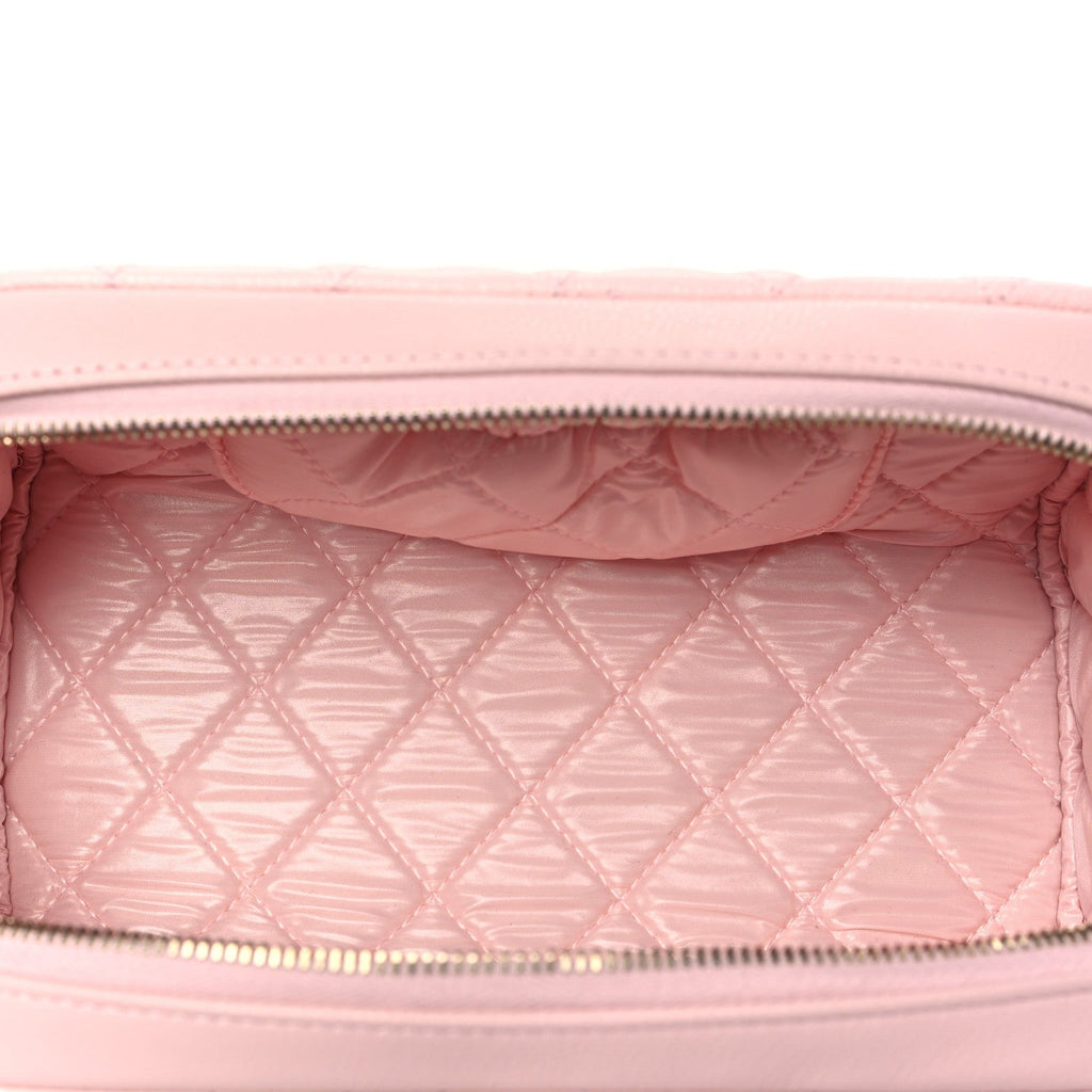 Caviar Quilted Toiletry Case With Chain Light Pink