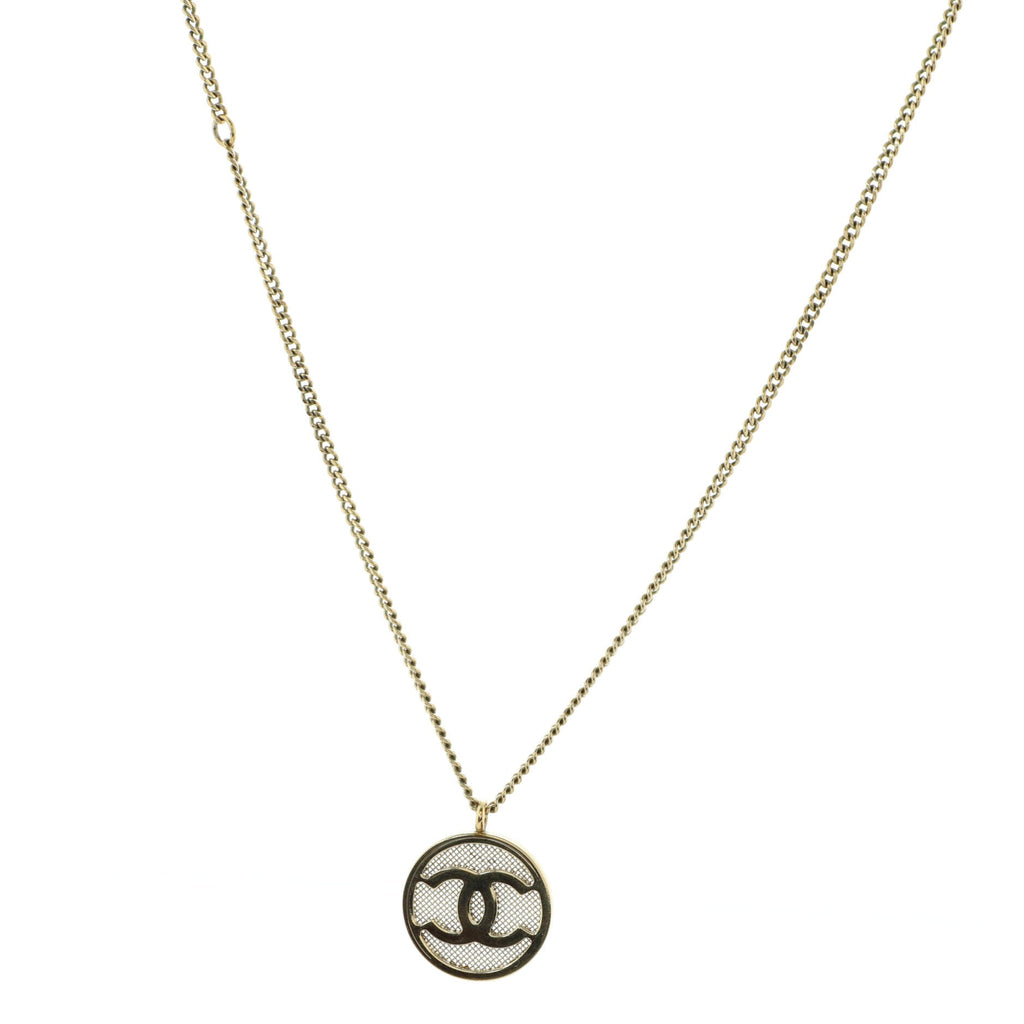 CC Mesh Round Pendant Necklace Metal