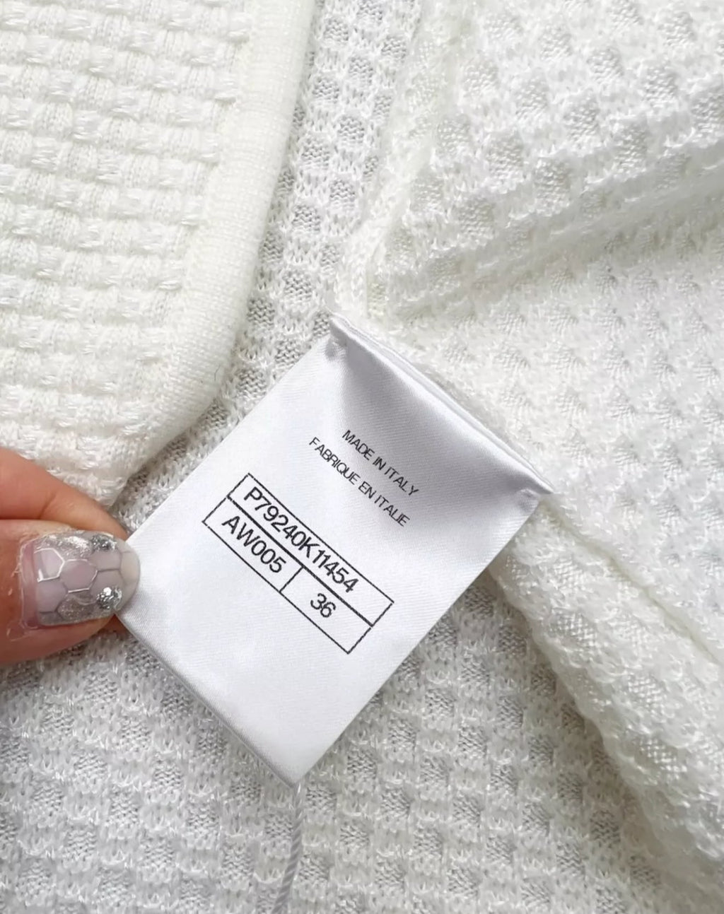 Chanel 25P white igan