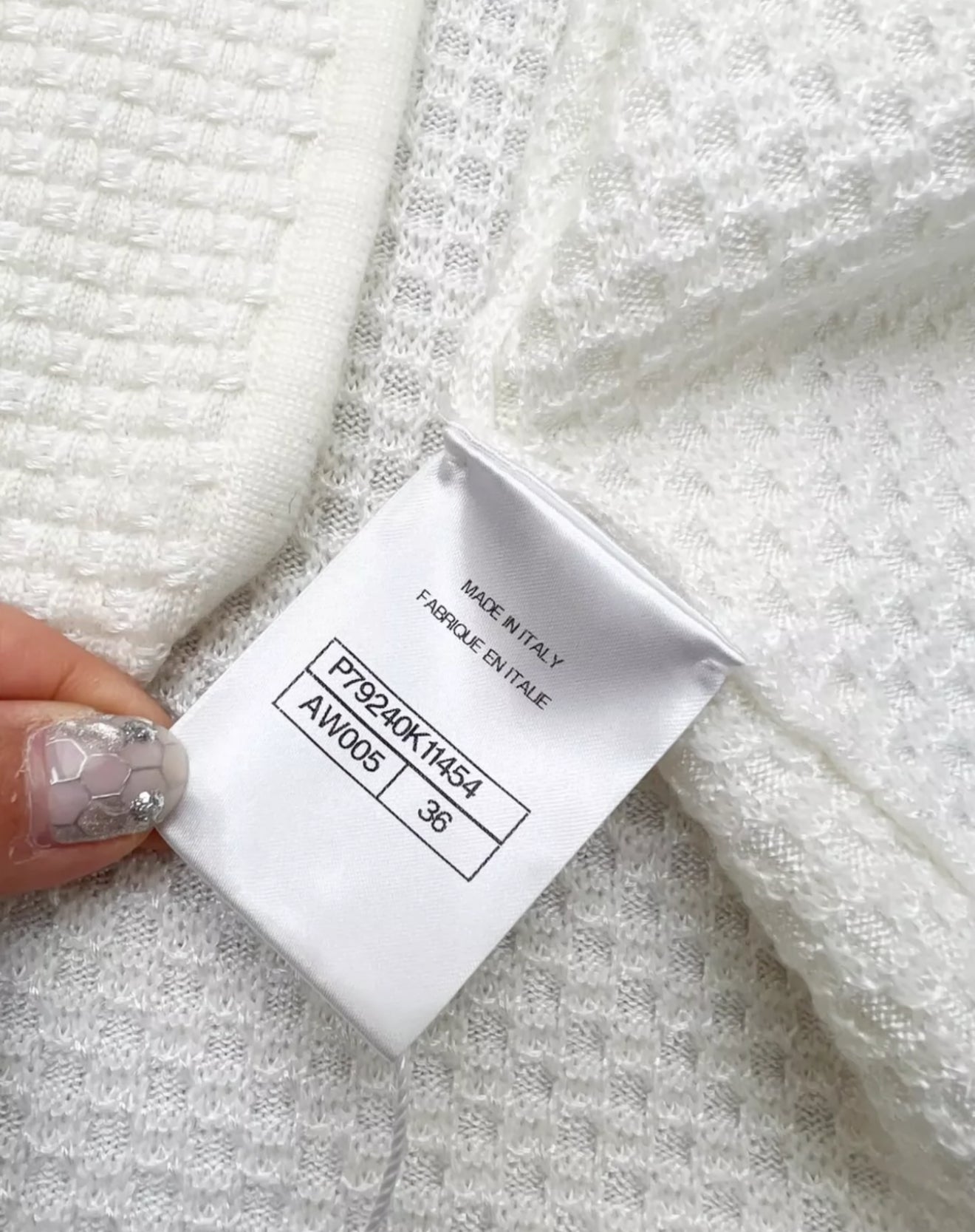 Chanel 25P white igan