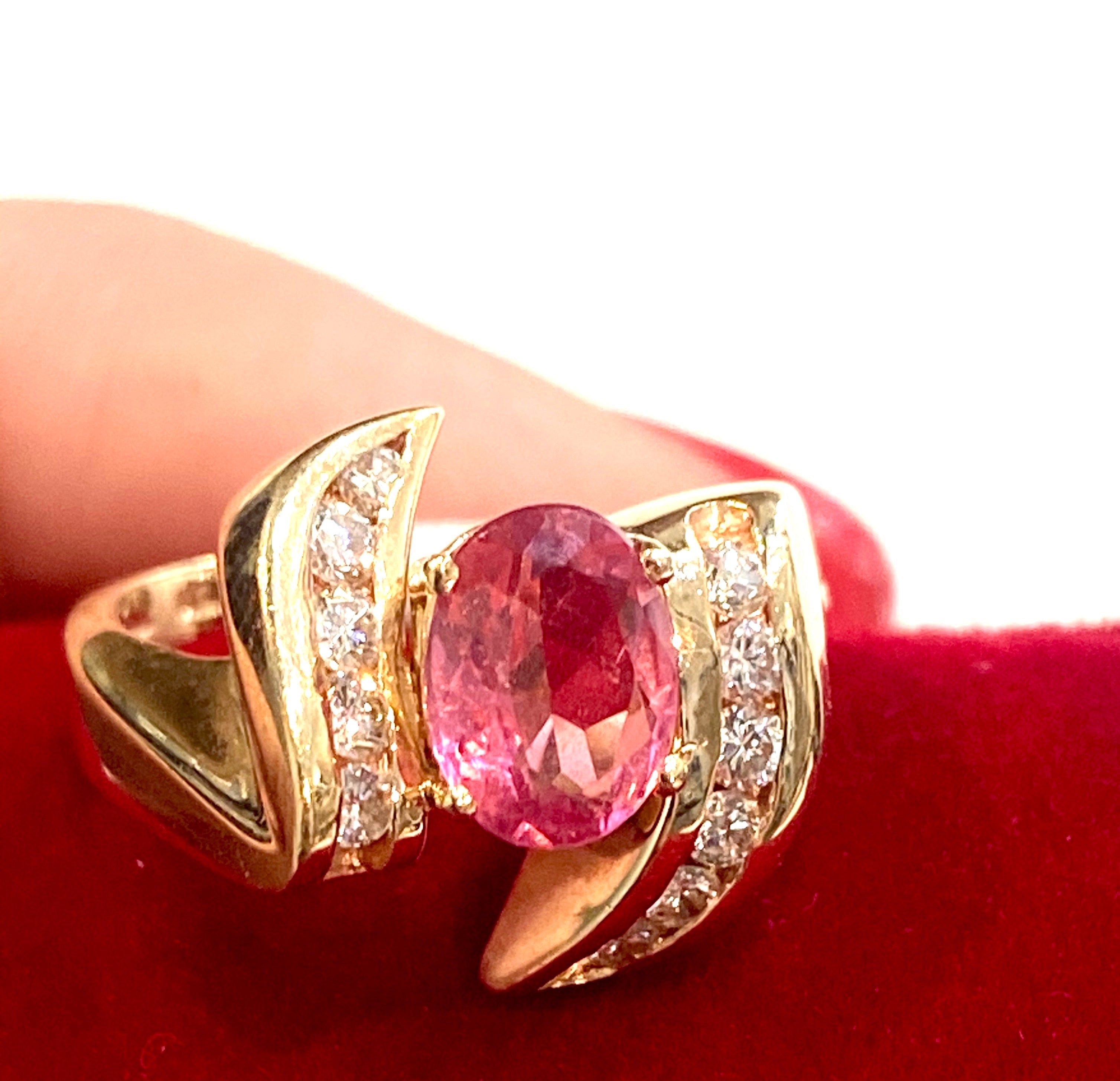 14K YELLOW GOLD SAPPHIRE AND DIAMONDS COCKTAIL RING