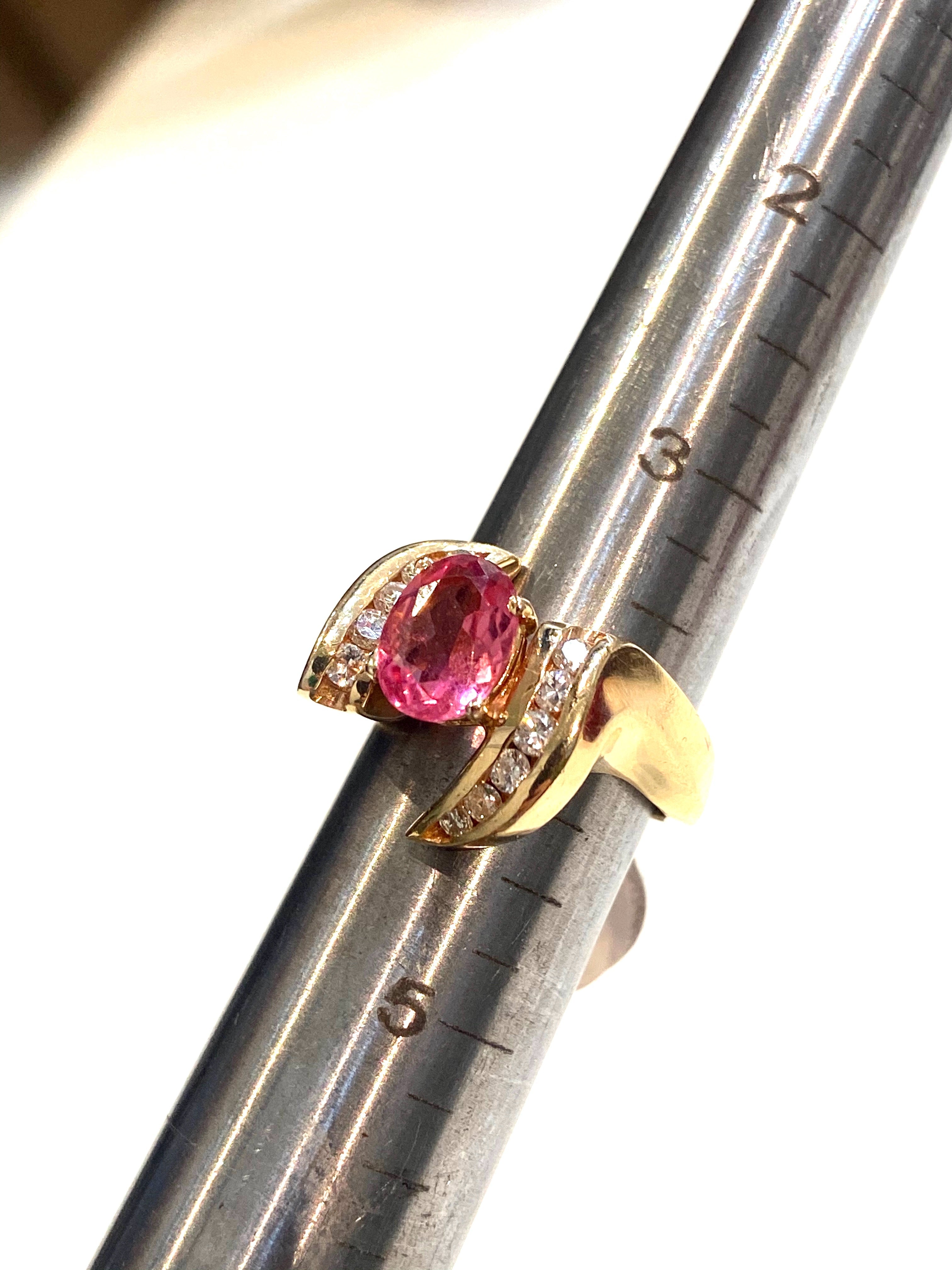 14K YELLOW GOLD SAPPHIRE AND DIAMONDS COCKTAIL RING