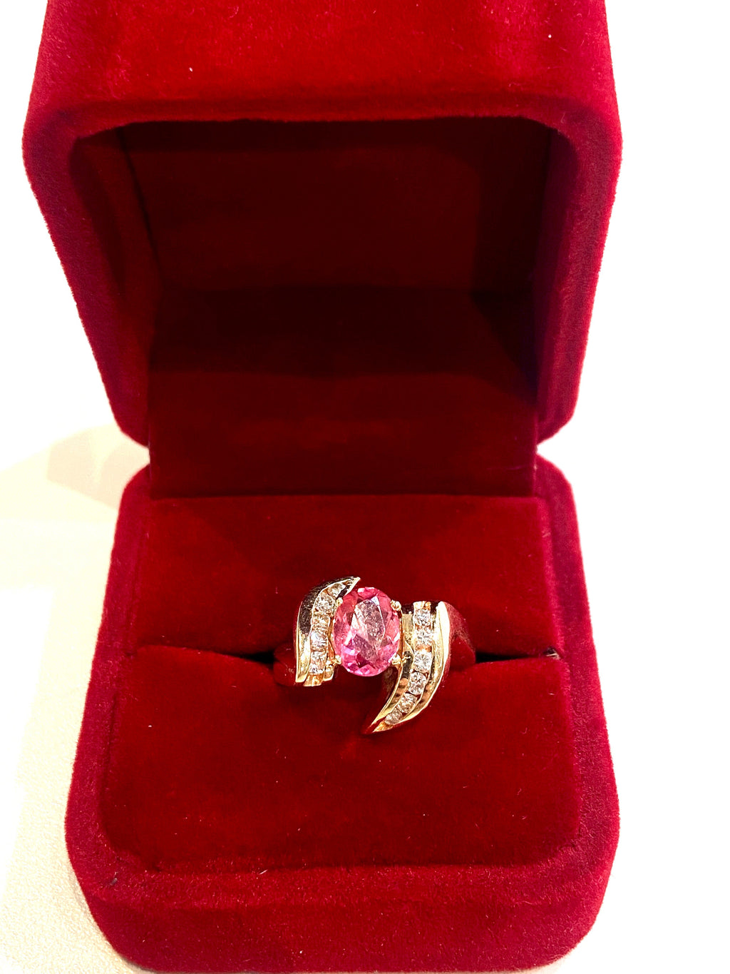 14K YELLOW GOLD SAPPHIRE AND DIAMONDS COCKTAIL RING