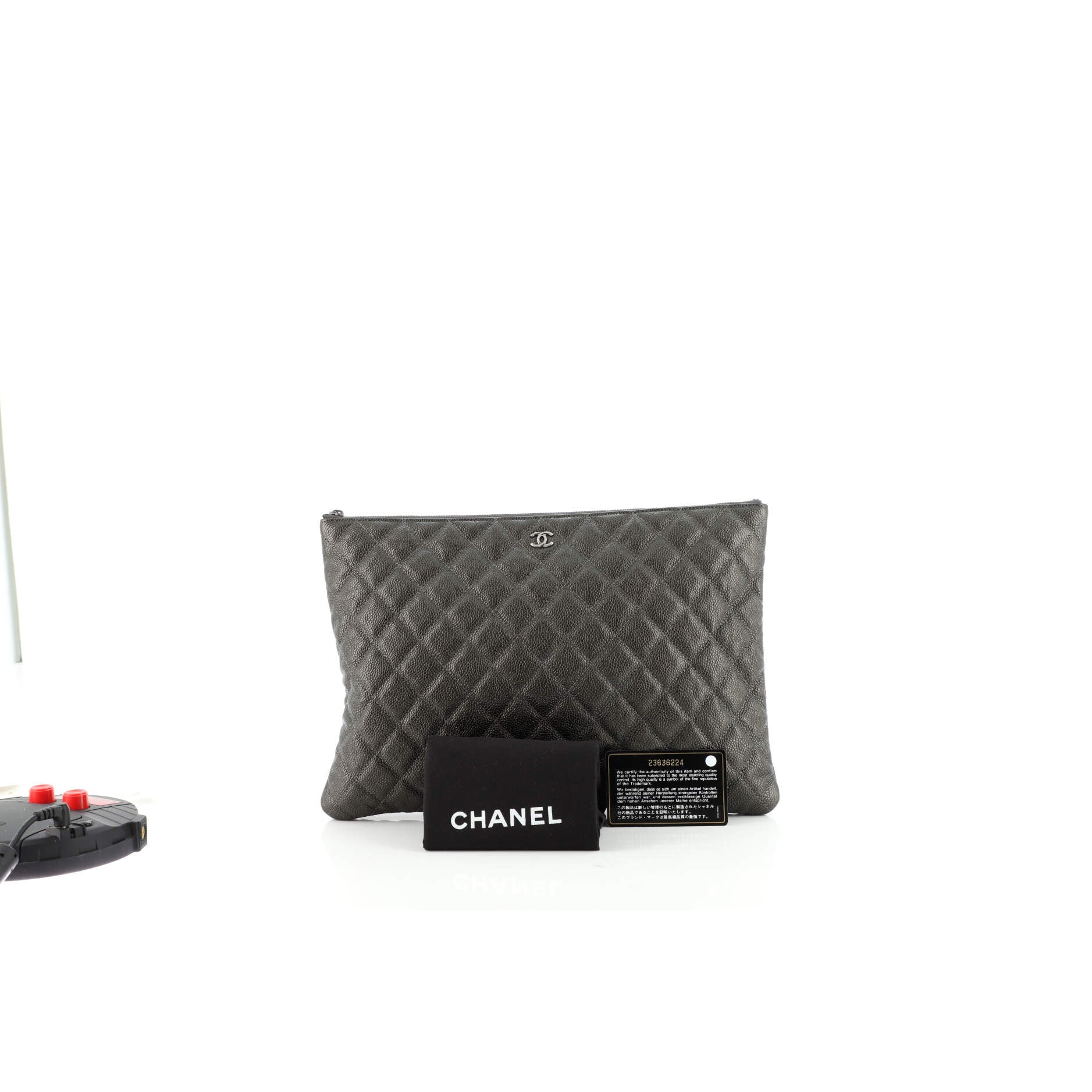 O Case Clutch Quilted Caviar Large