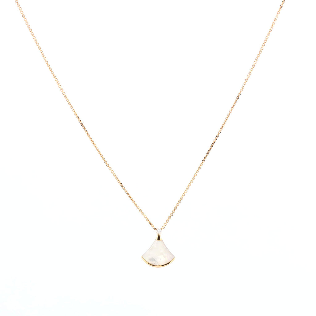 Diva's Dream Pendant Necklace 18K Rose Gold with Mother of Pearl and Diamond Small