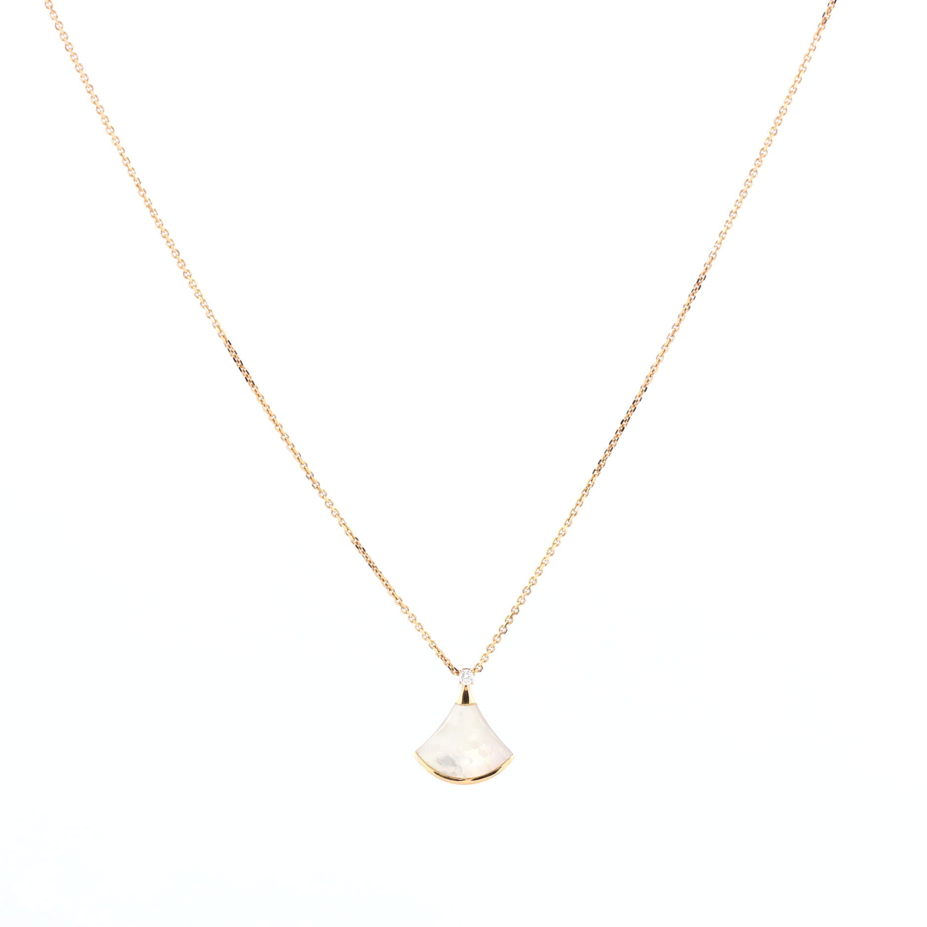 Diva's Dream Pendant Necklace 18K Rose Gold with Mother of Pearl and Diamond Small
