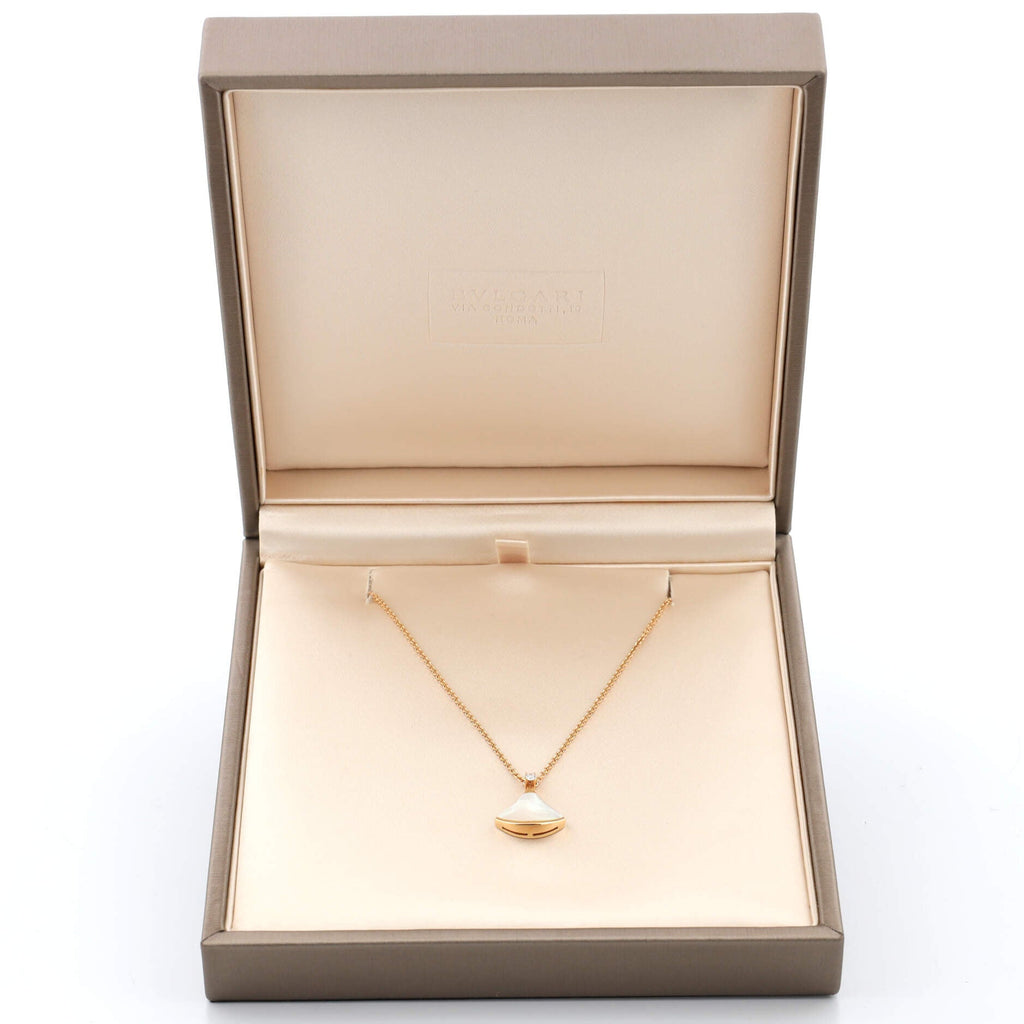 Diva's Dream Pendant Necklace 18K Rose Gold with Mother of Pearl and Diamond Small