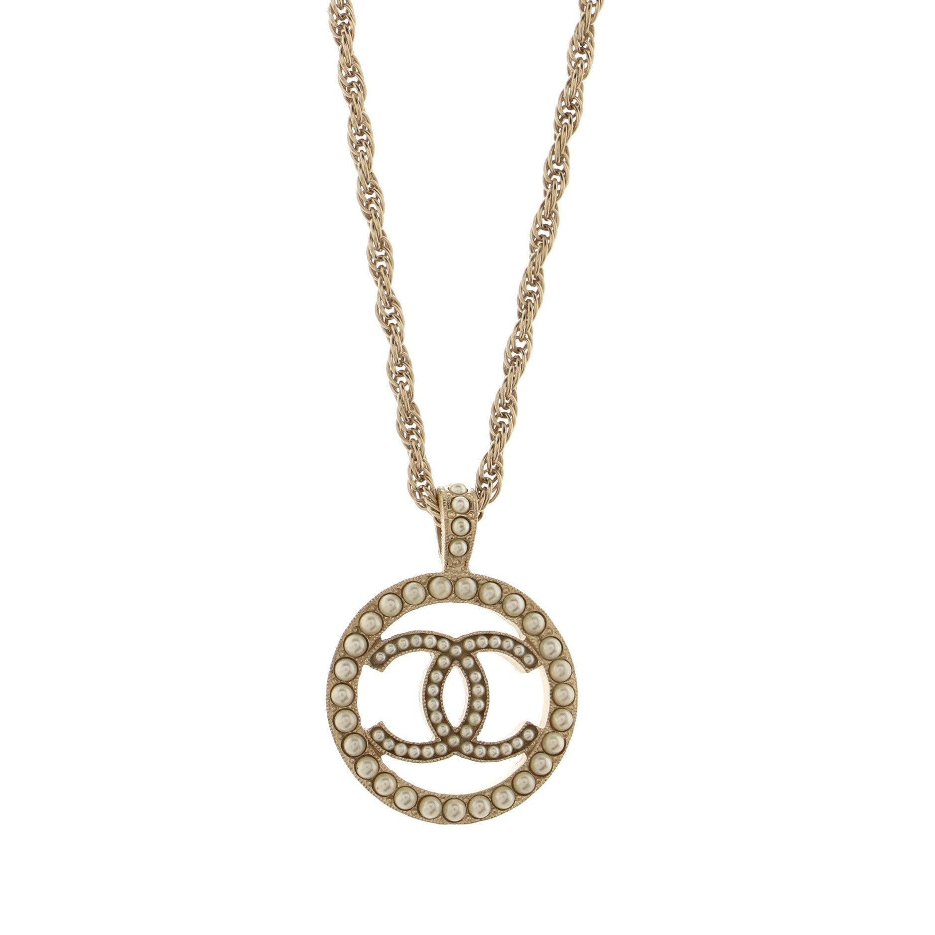 CC Round Pendant Necklace Metal with Faux Pearls