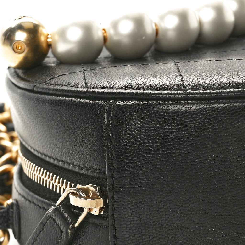 Goatskin Quilted Chic Pearls Chain Round Clutch With Chain Black
