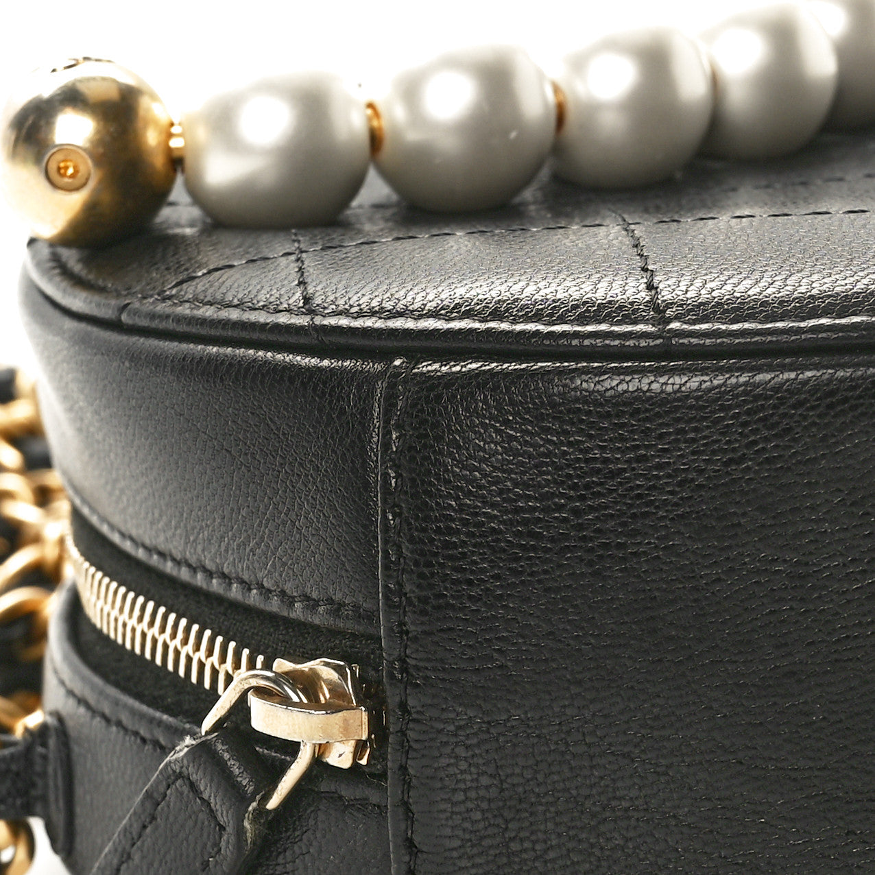 Goatskin Quilted Chic Pearls Chain Round Clutch With Chain Black