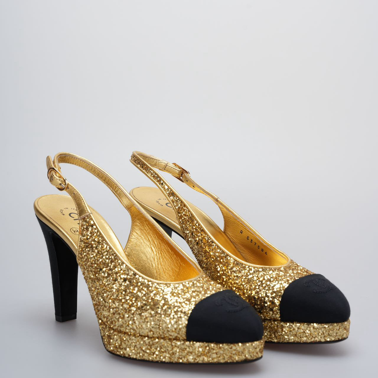 Chanel Grosgrain Cap Toe CC Slingback Pumps size 38 in Black and Gold