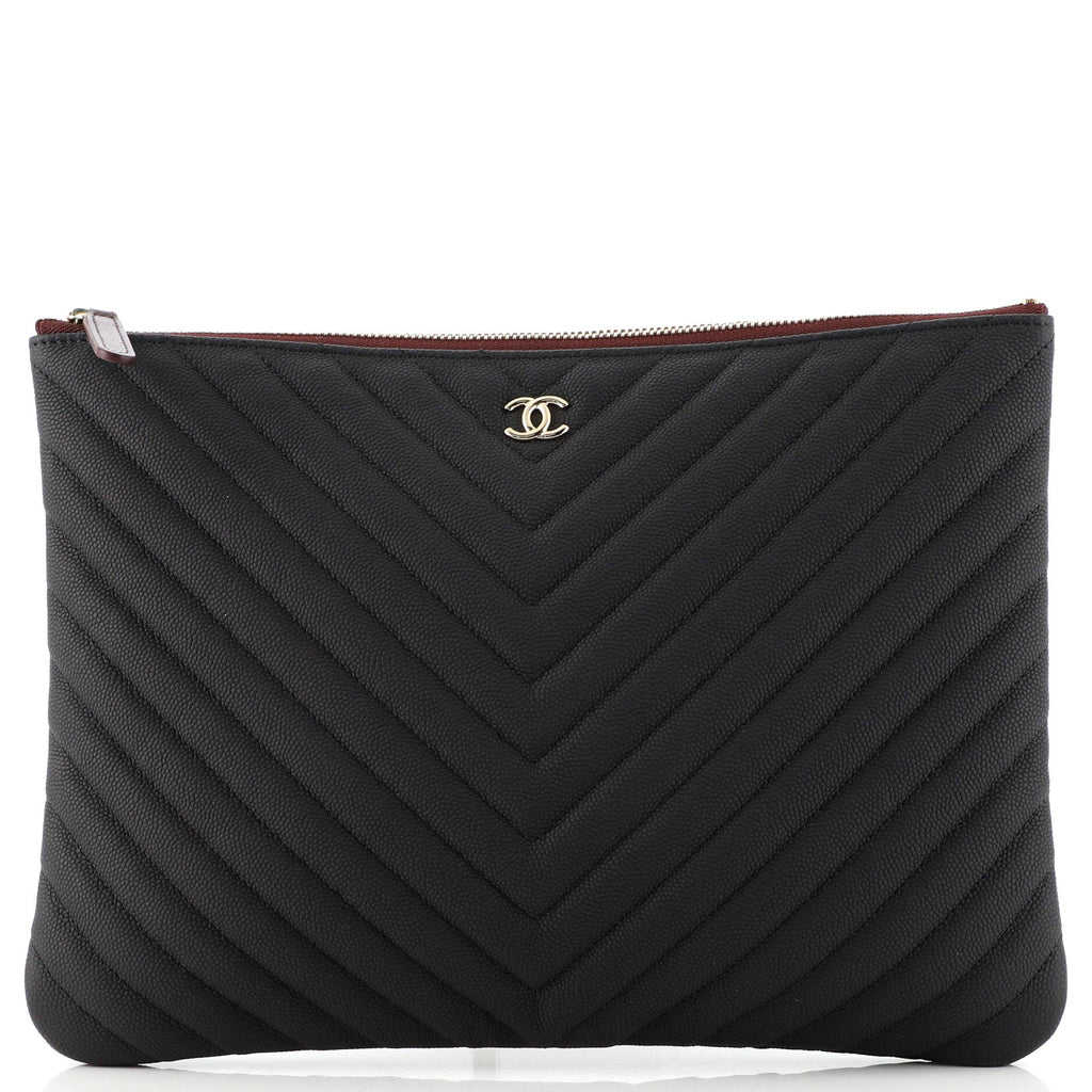 O Case Clutch Chevron Caviar Medium