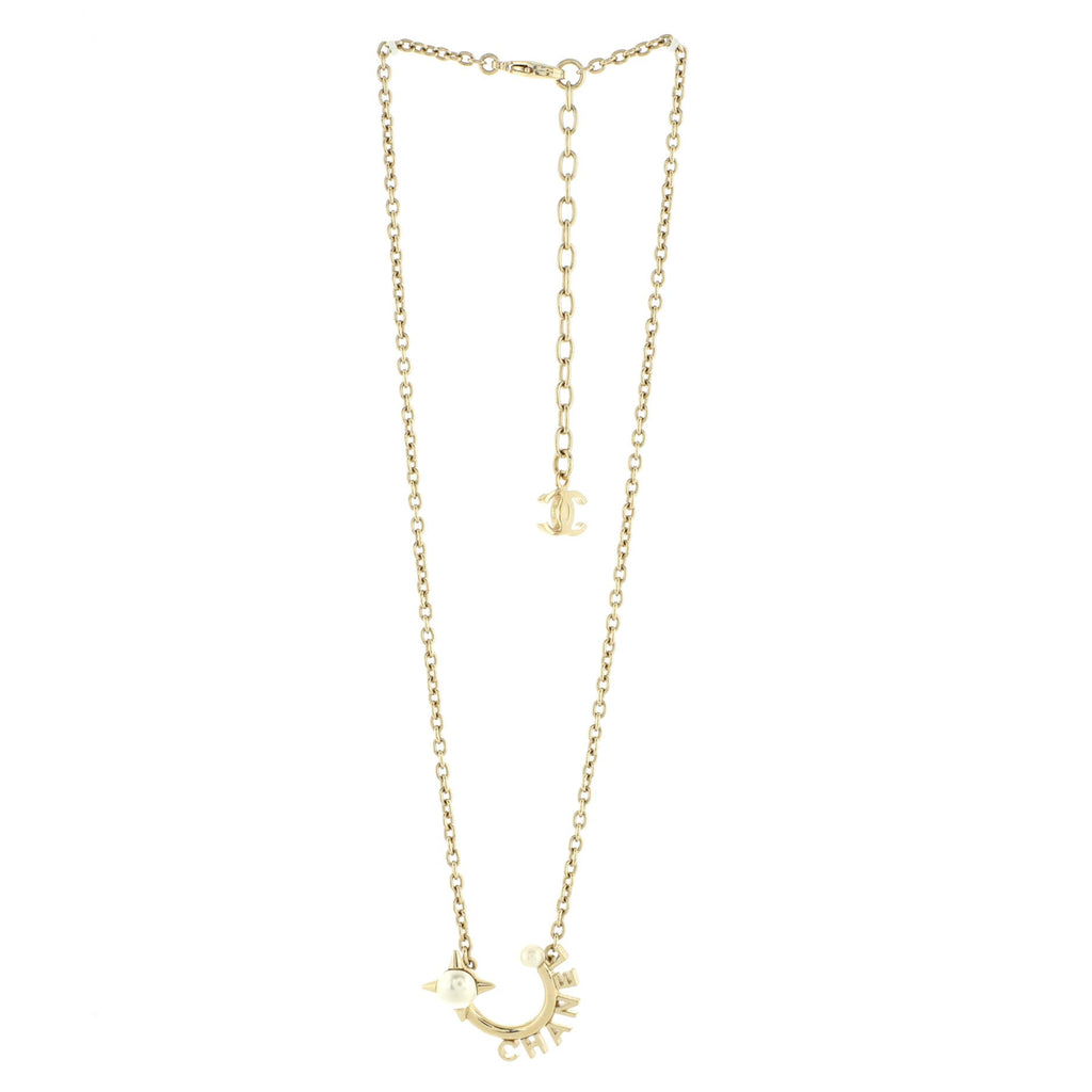 Logo Semicircle Pendant Short Necklace Metal with Faux Pearls