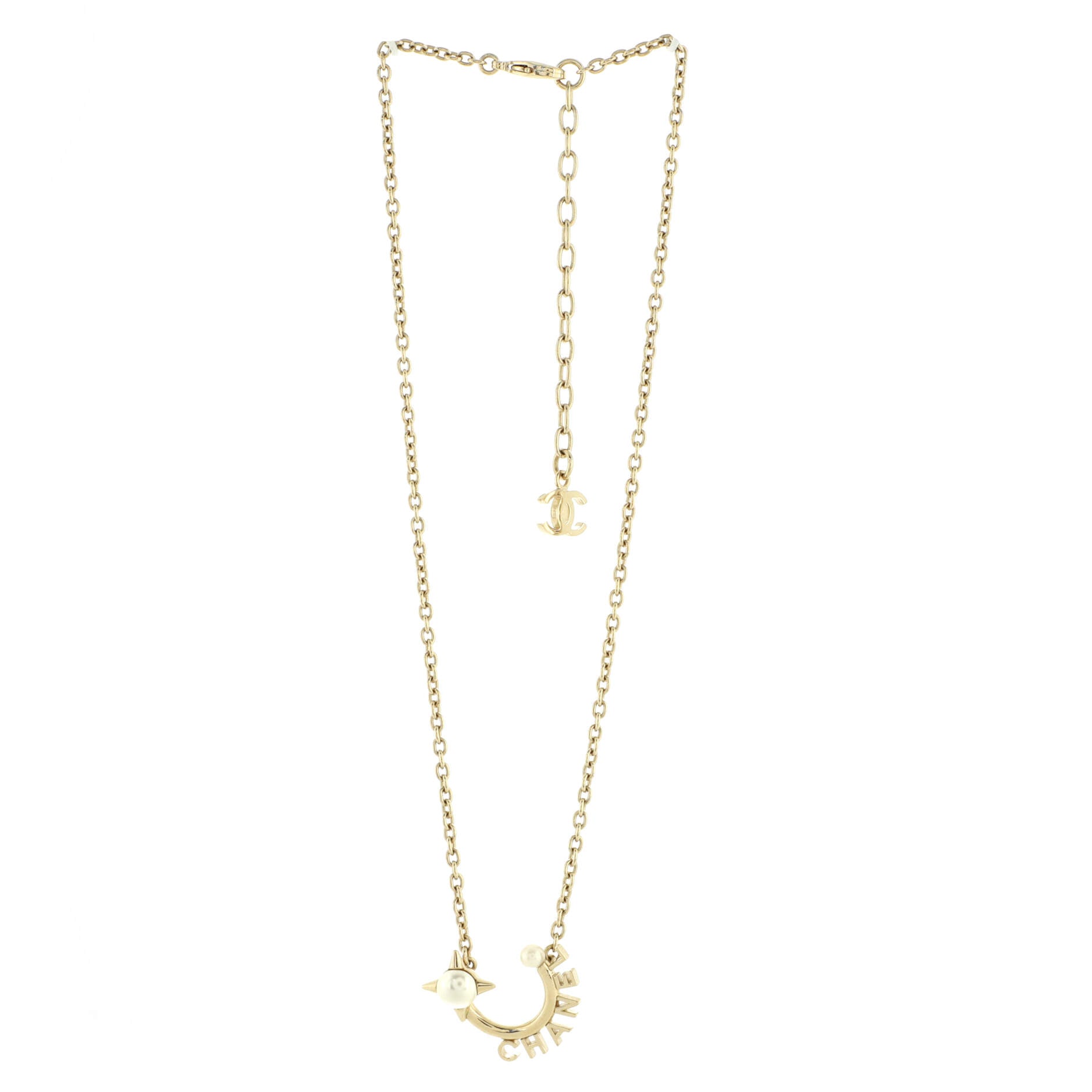 Logo Semicircle Pendant Short Necklace Metal with Faux Pearls