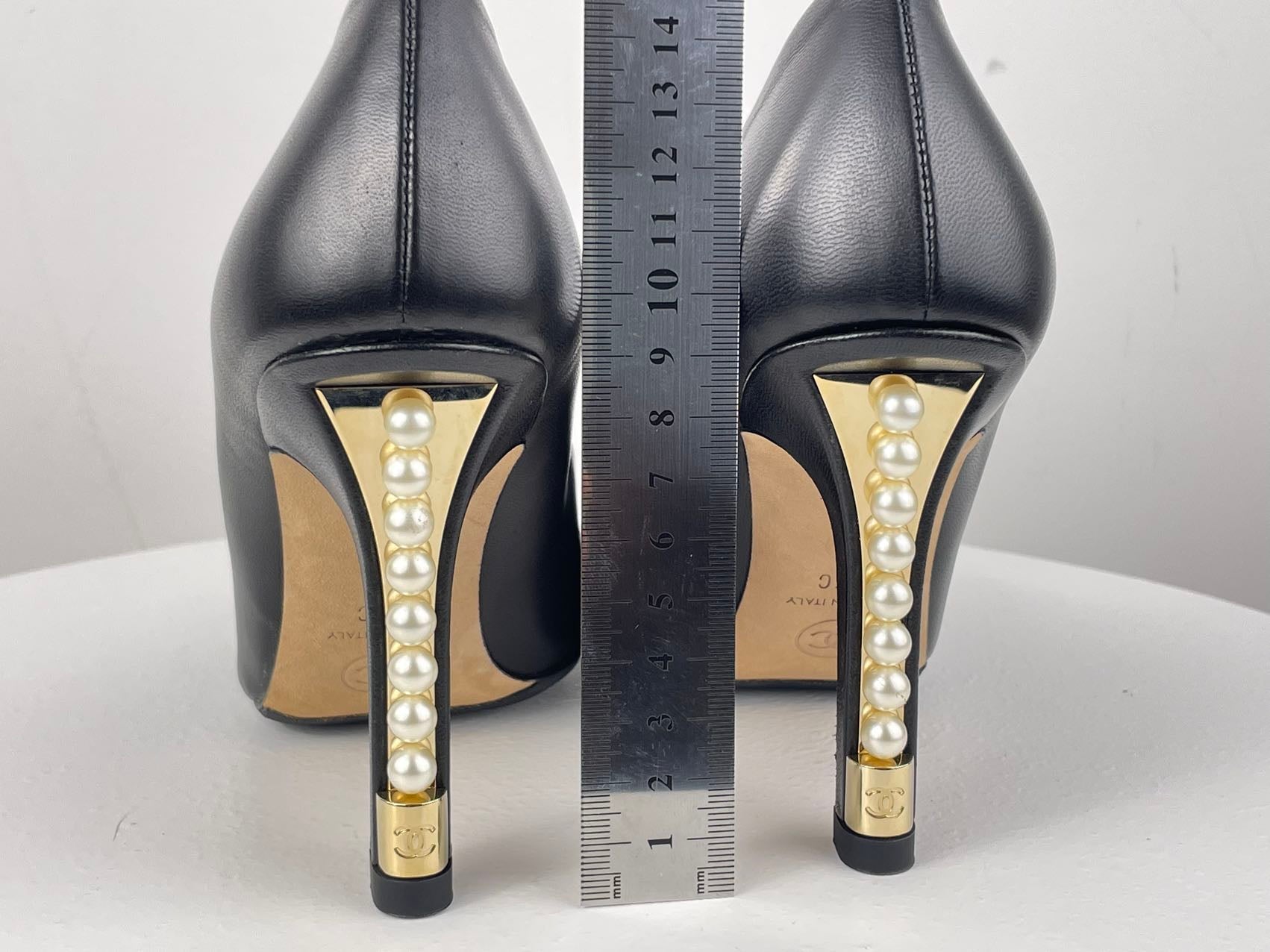 Chanel Leather Black Pumps with Pearls Heels CC Logo 35
