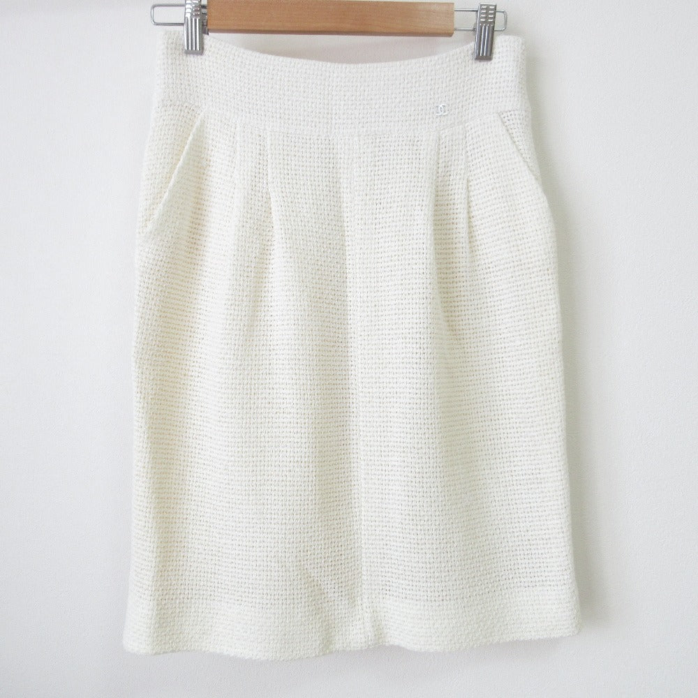 Chanel Knee-Length Tight Skirt