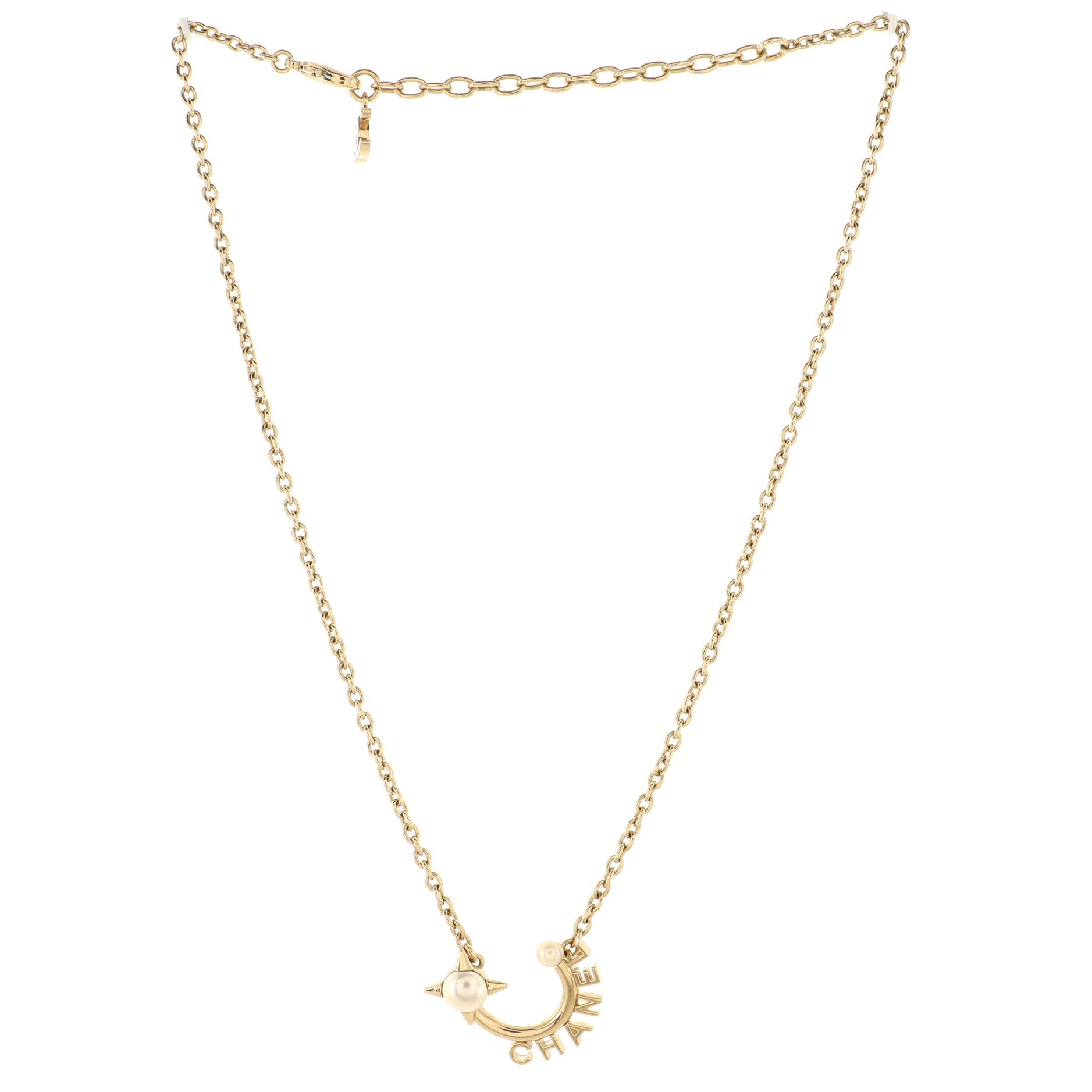 Logo Semicircle Pendant Short Necklace Metal with Faux Pearls