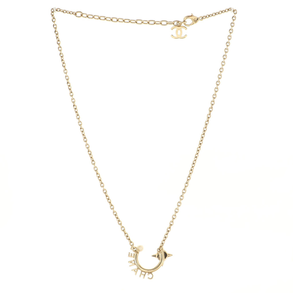 Logo Semicircle Pendant Short Necklace Metal with Faux Pearls