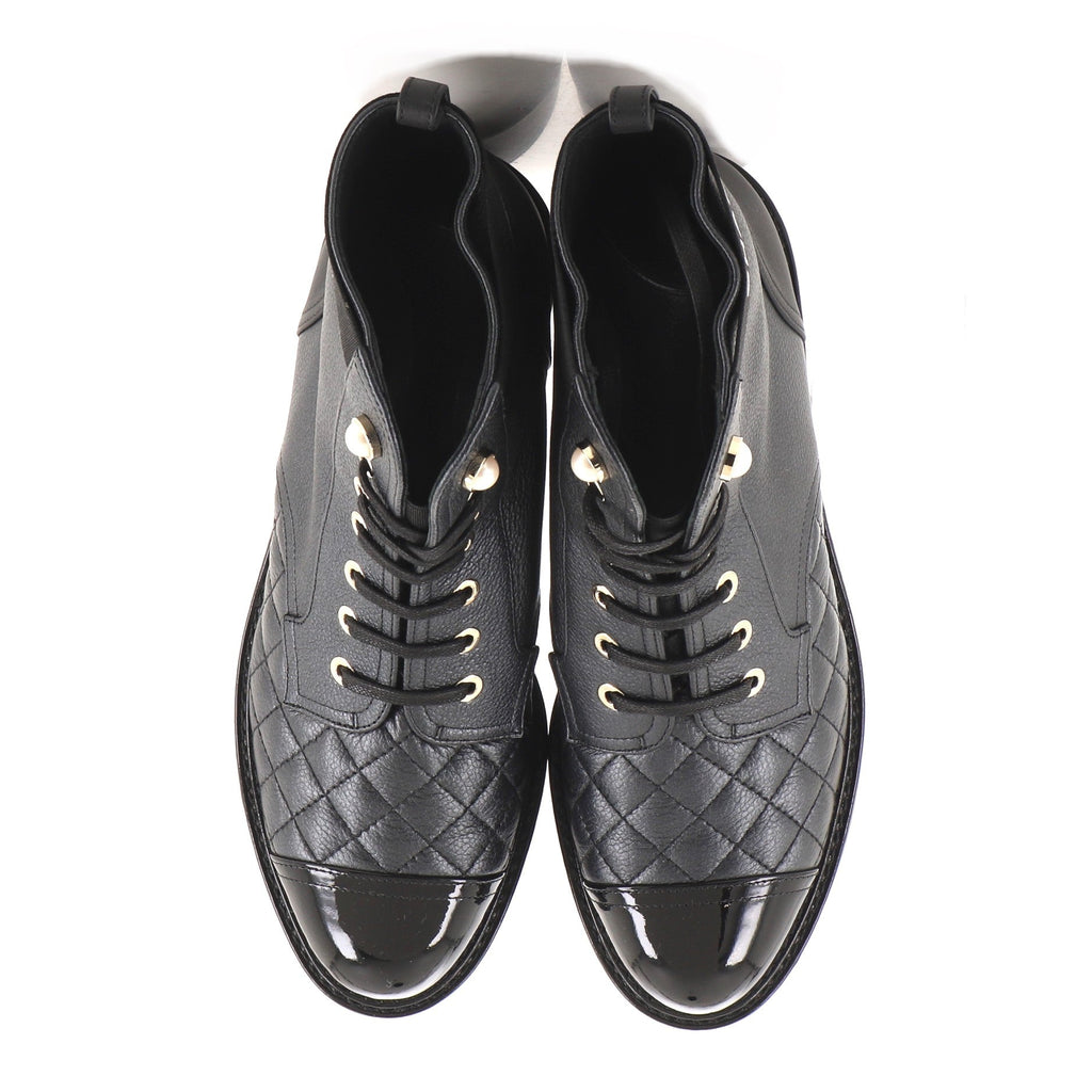 Women's Logo Pearl Cap Toe Lace Up Combat Boots Quilted Leather with Patent