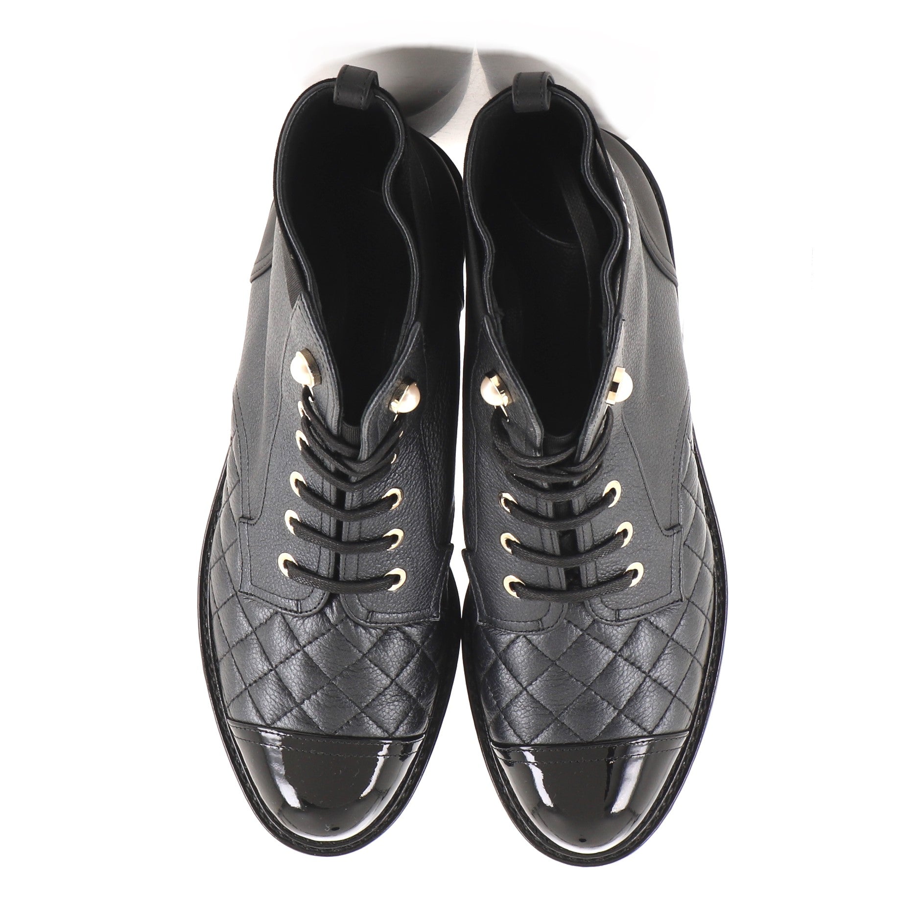 Women's Logo Pearl Cap Toe Lace Up Combat Boots Quilted Leather with Patent