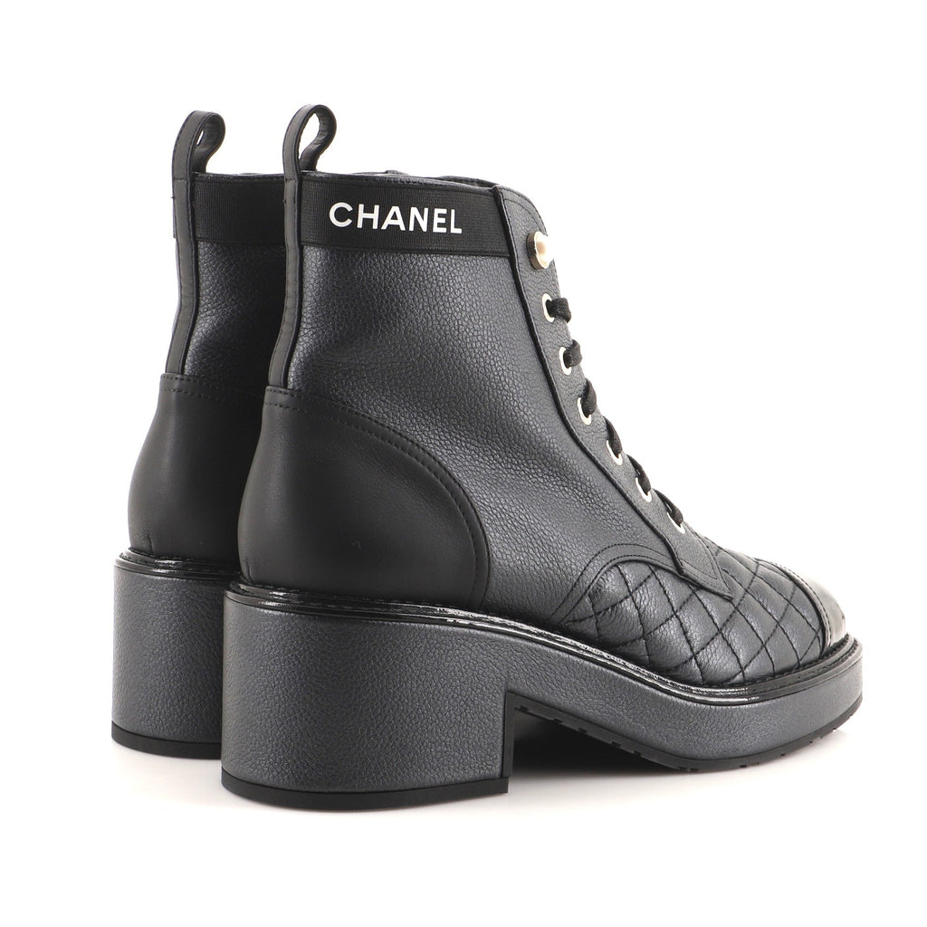 Women's Logo Pearl Cap Toe Lace Up Combat Boots Quilted Leather with Patent